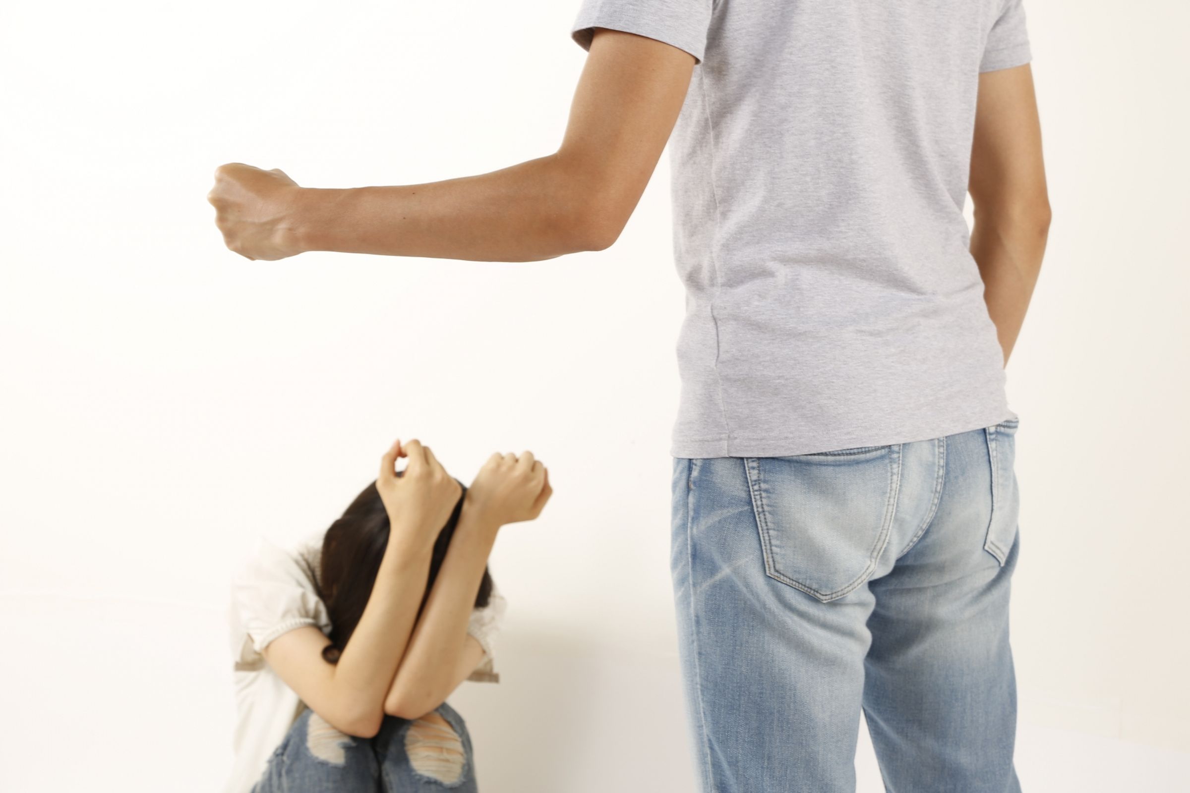 一名女網友分享自己碰到恐怖情人的經歷，並奉勸「有暴力傾向的、超會情緒勒索的、還有控制欲超強的，千萬不要碰！」。（示意圖，PhotoAC）