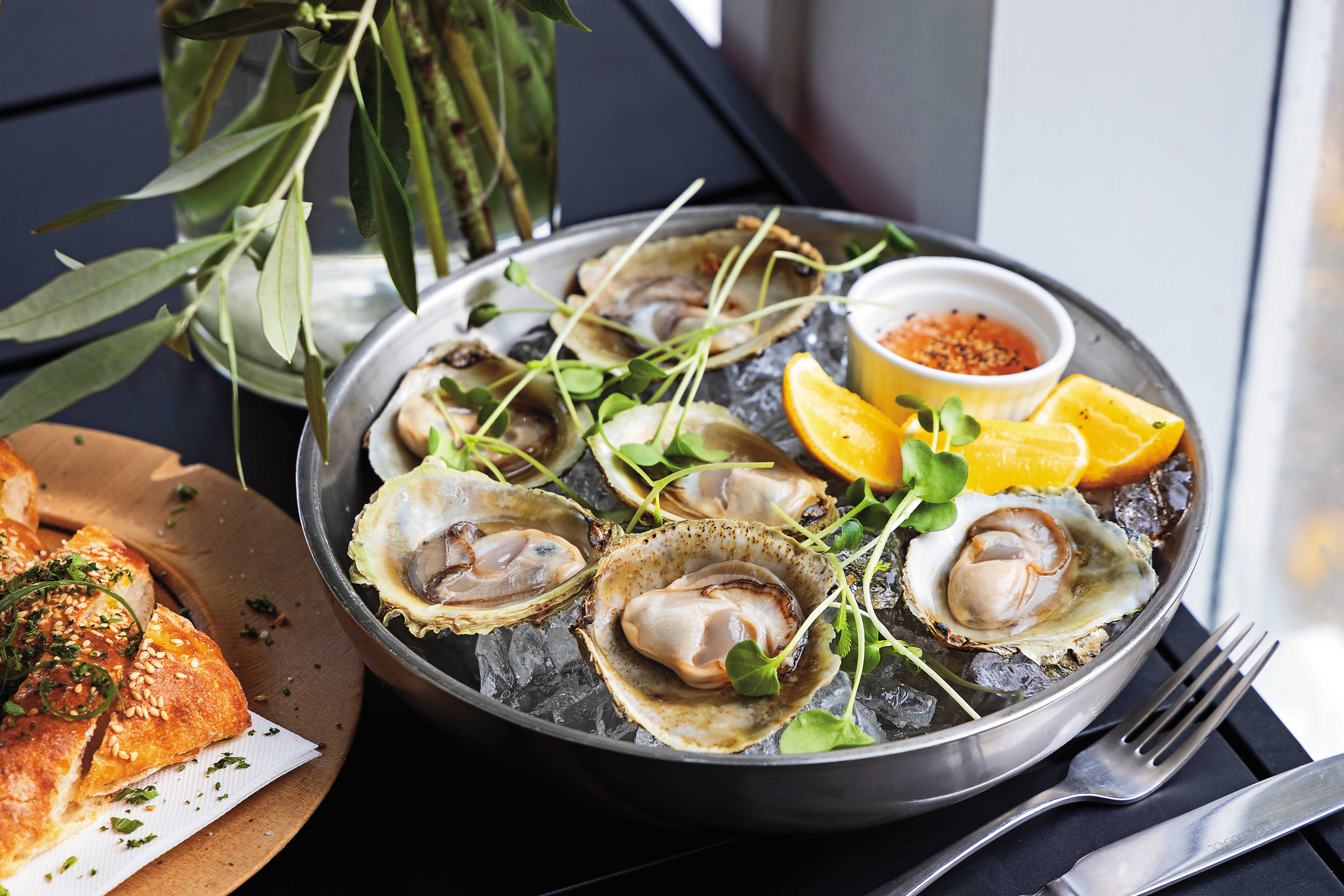 「Oysters Champagne Vinaigrette」能品嘗被譽為「南太平洋魚子醬」的紐西蘭布拉夫（Bluff）生蠔。（紐幣65元／大份，約 NT$1,256）
