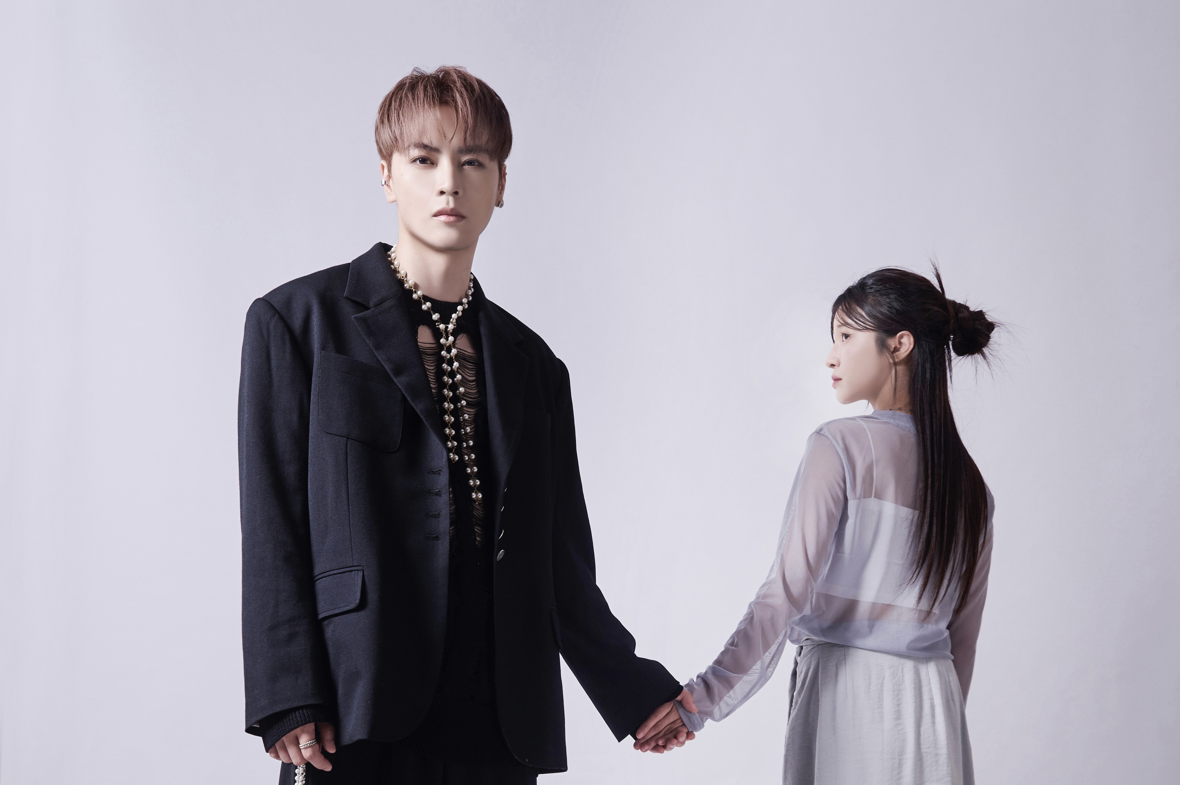 古曜威新作〈愛不保留〉MV，邀請6年前合作過的陳敬宣攜手演出。（單純夢想文創事業提供）