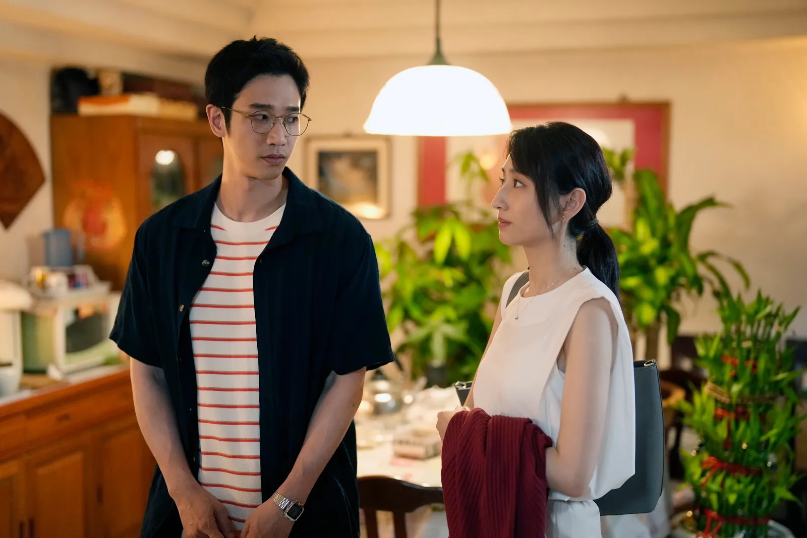 劉以豪今年的另一作品，是在《童話故事下集》演出媽寶人夫，角色廢到讓柯佳嬿傻眼。（Netflix提供）