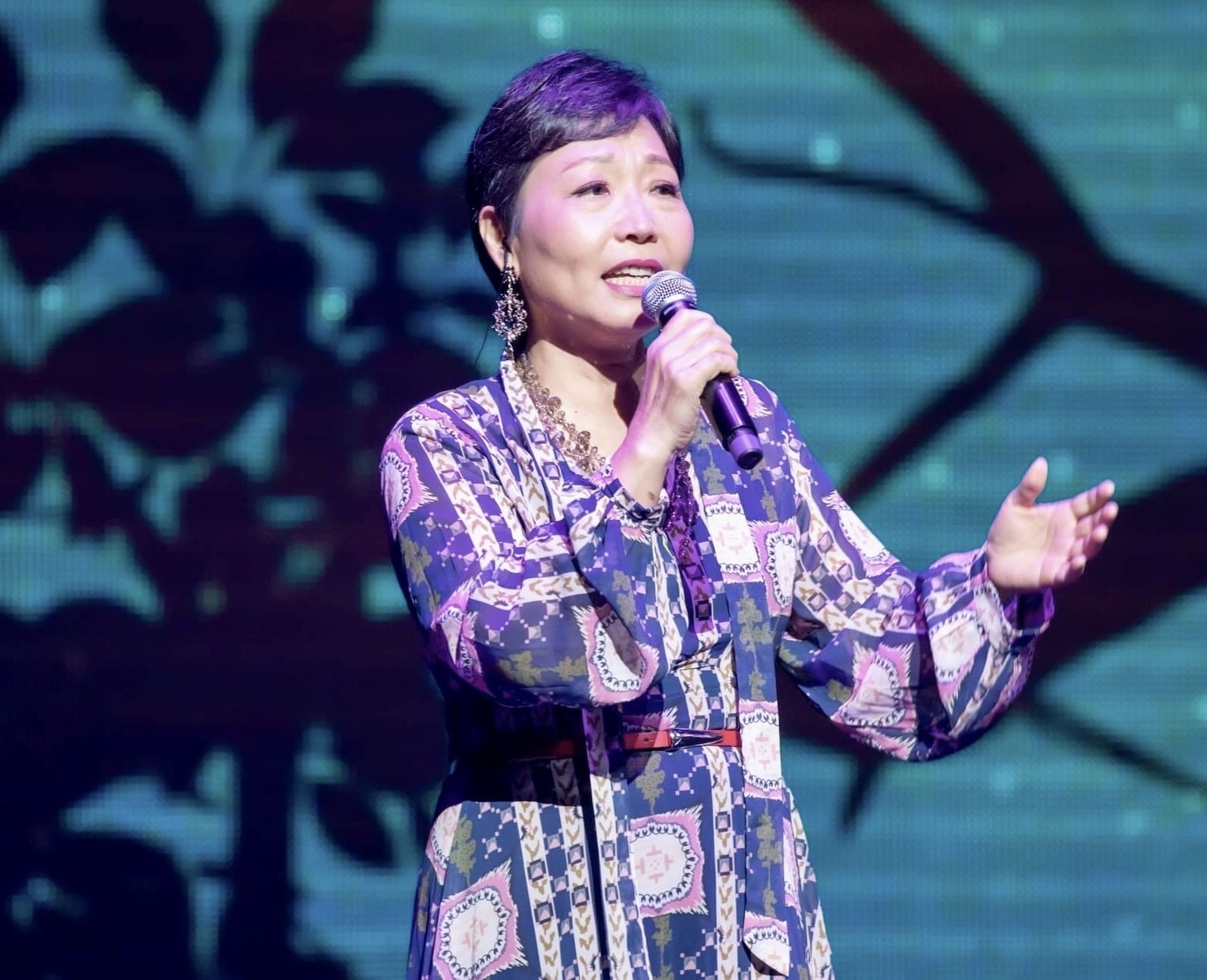 王新蓮在池上駐村音樂廳演唱情景。(翔子提供)