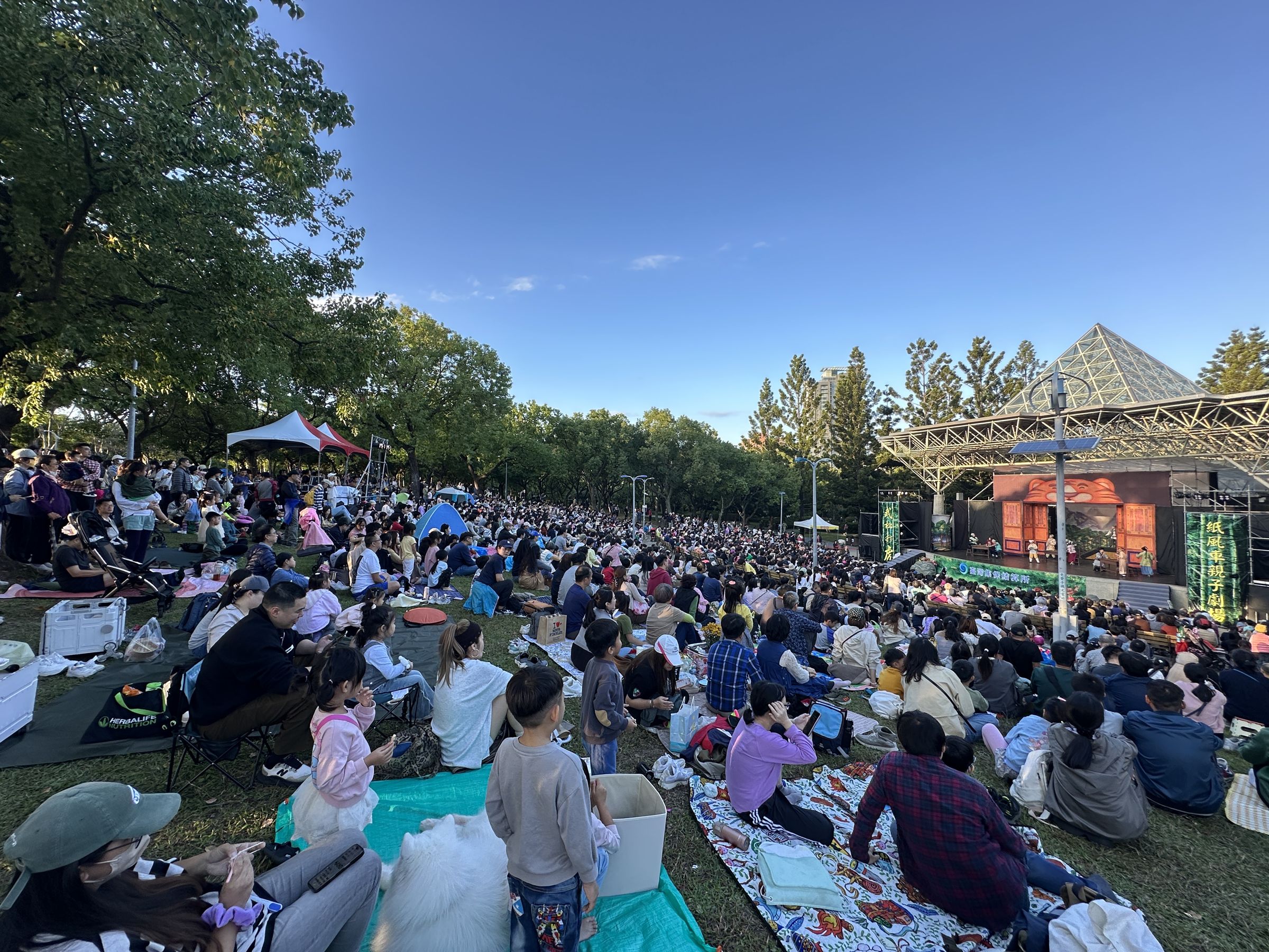 紙風車劇團《武松打虎》大安森林公園開演。(紙風車提供)