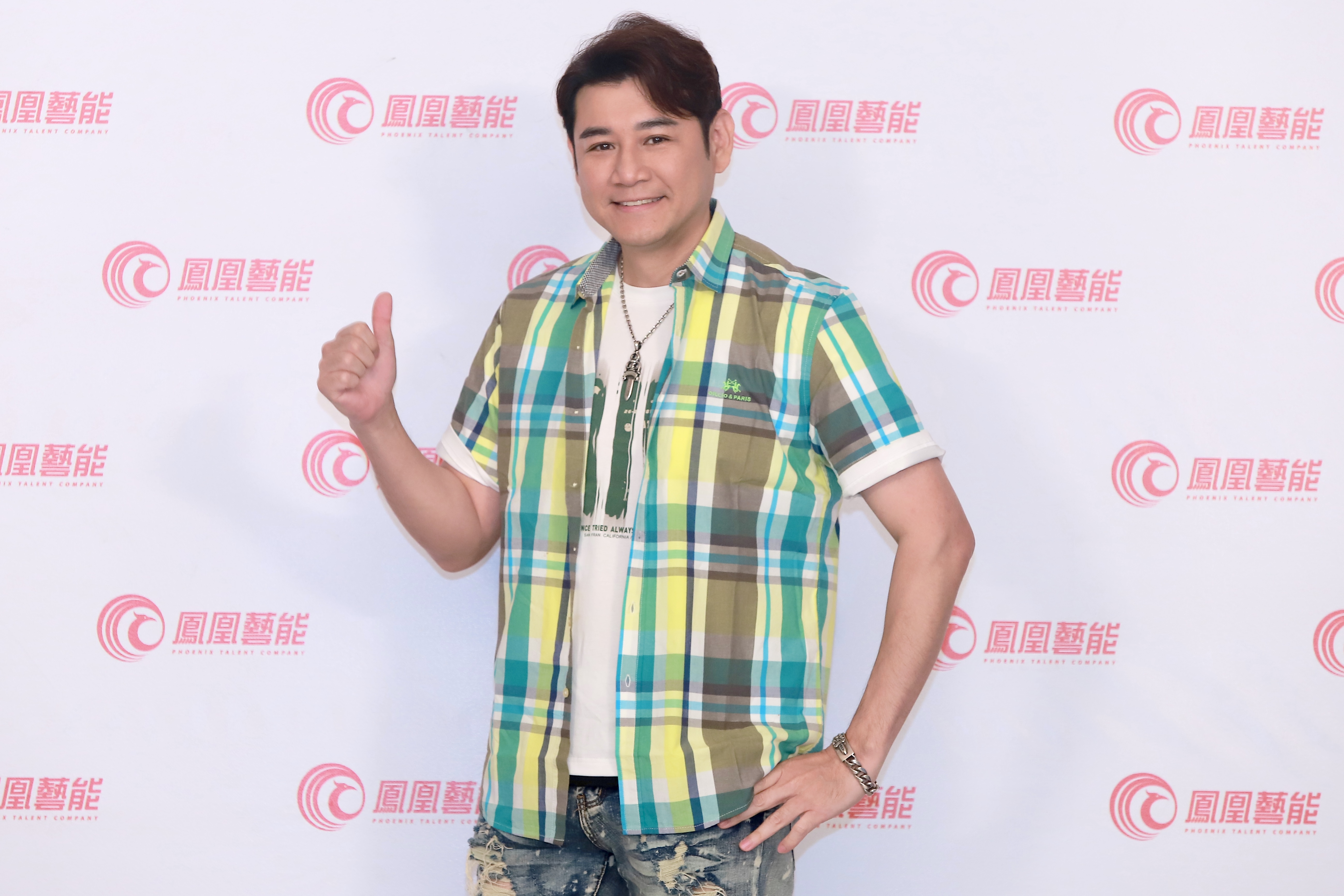 陳熙鋒利用空檔帶老婆及女兒到處旅行。（民視提供）