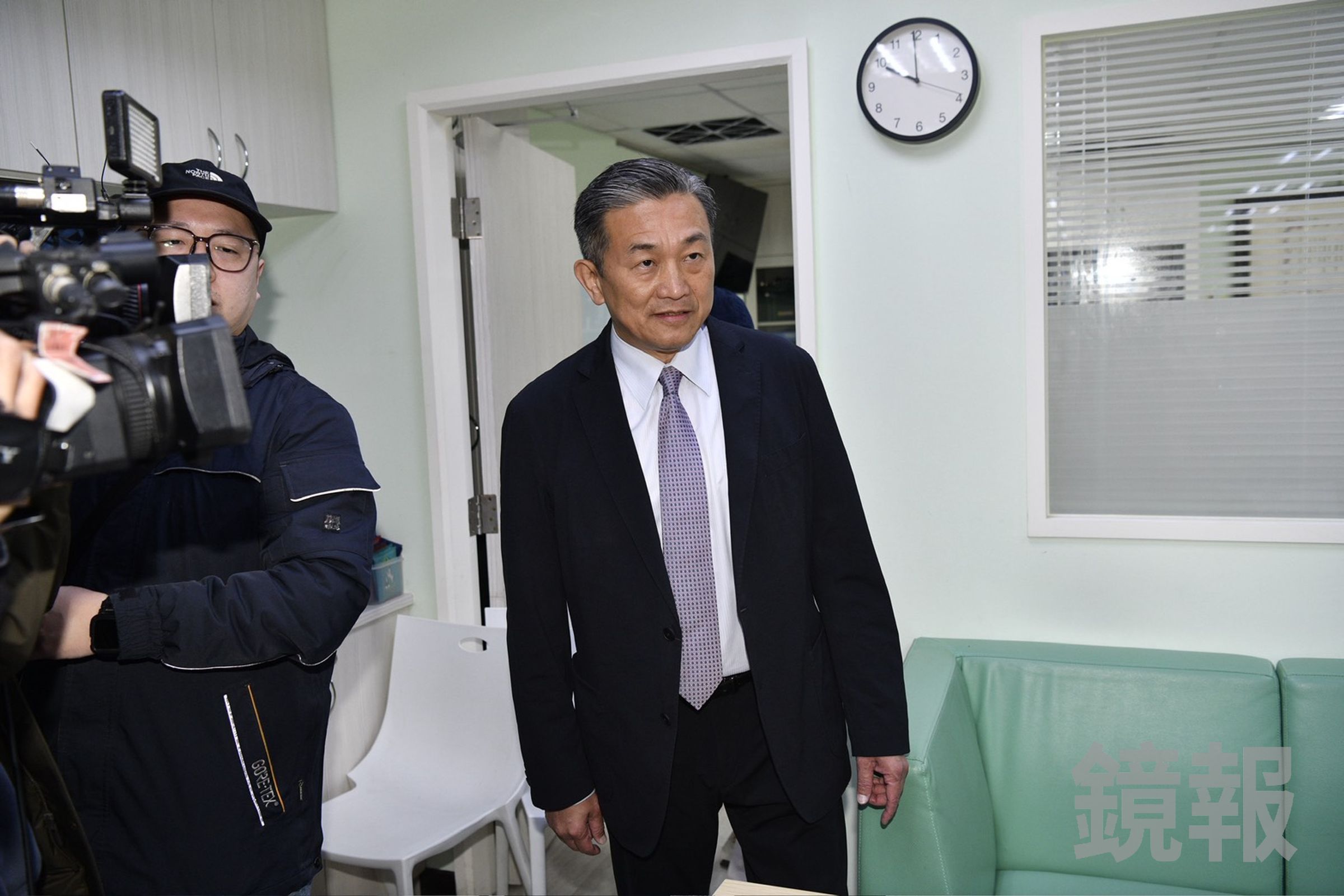 王定宇再次爆出緋聞，儘管強調已與前妻離婚，但相關緋聞爭議仍持續延燒。（鏡報李智為）