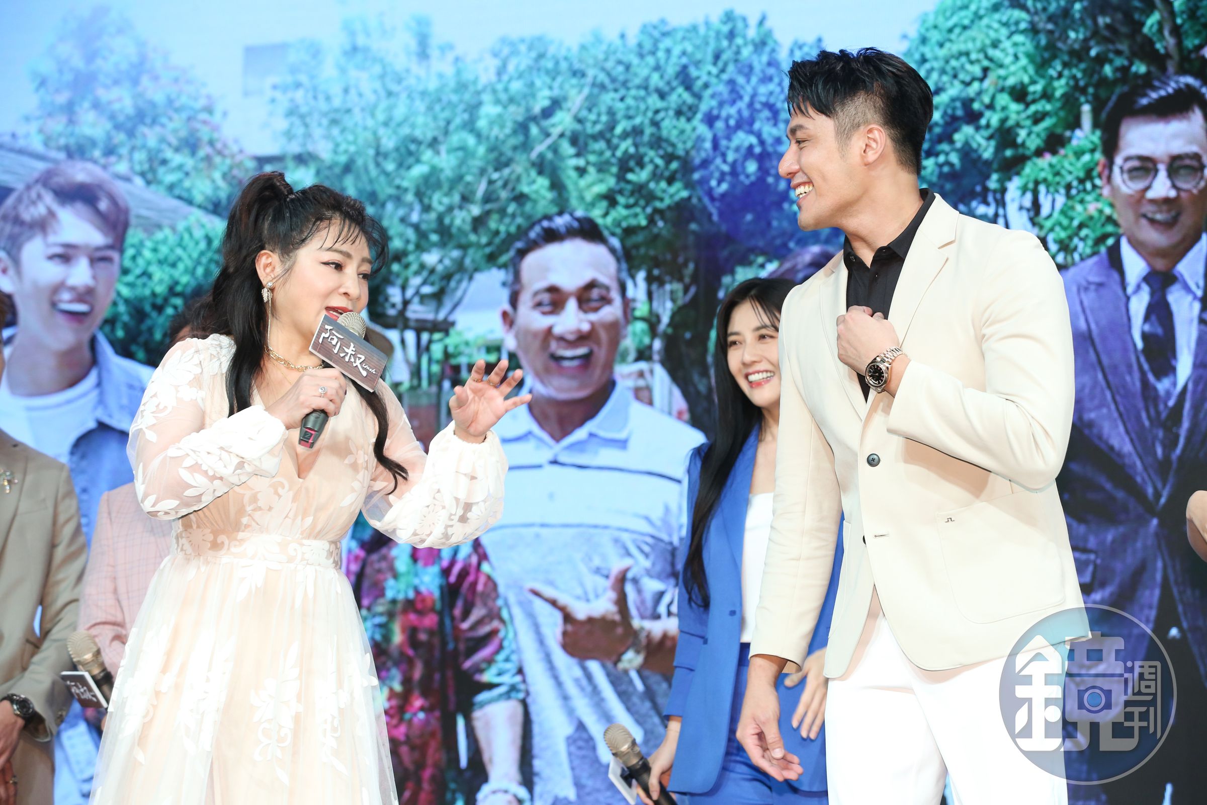 王彩樺（左）和民雄演出夫妻。
