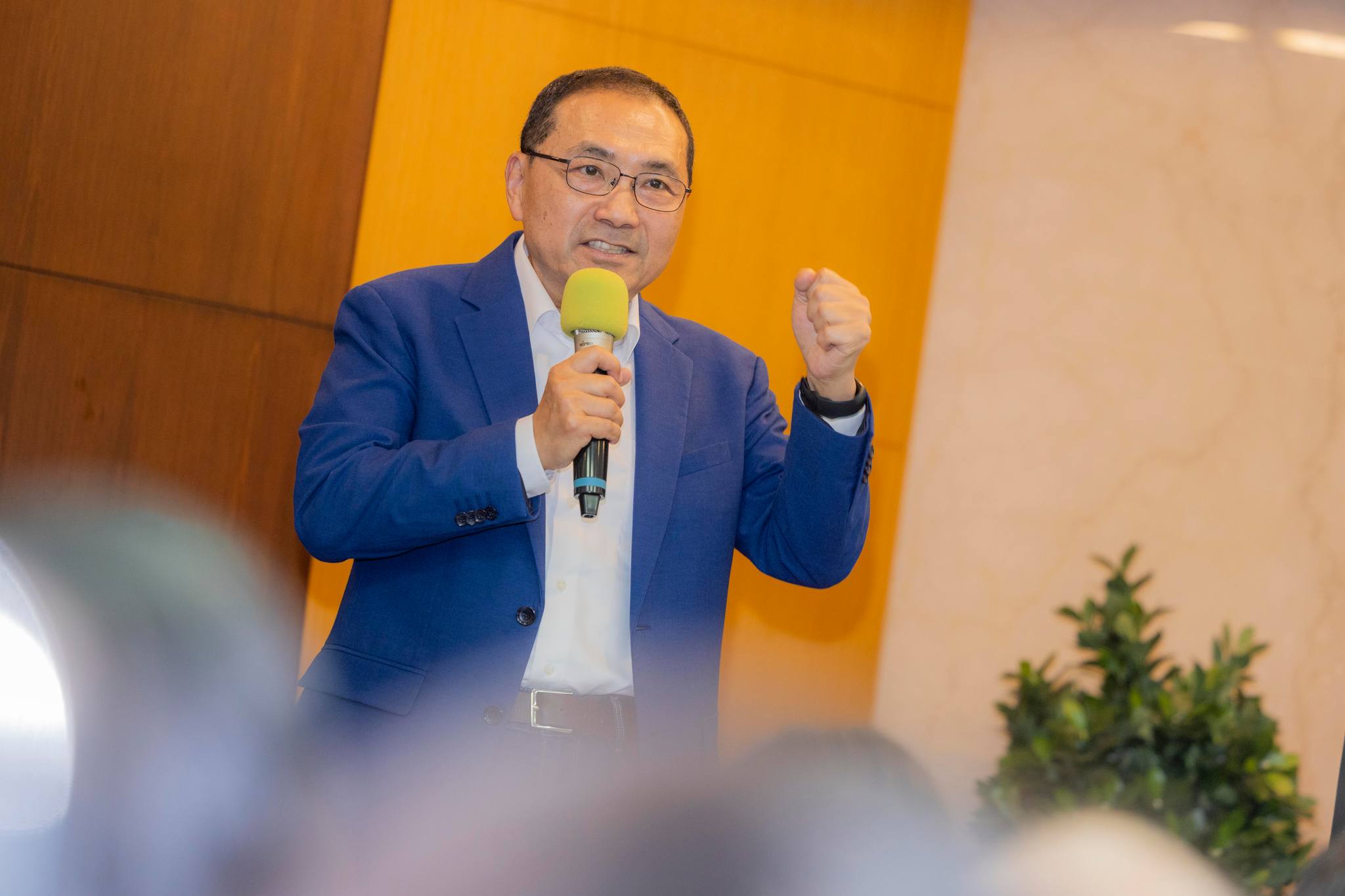 侯友宜表示，朱立倫這段時間一路走來承擔重責大任，真的非常辛苦。（翻攝自臉書＠侯友宜）