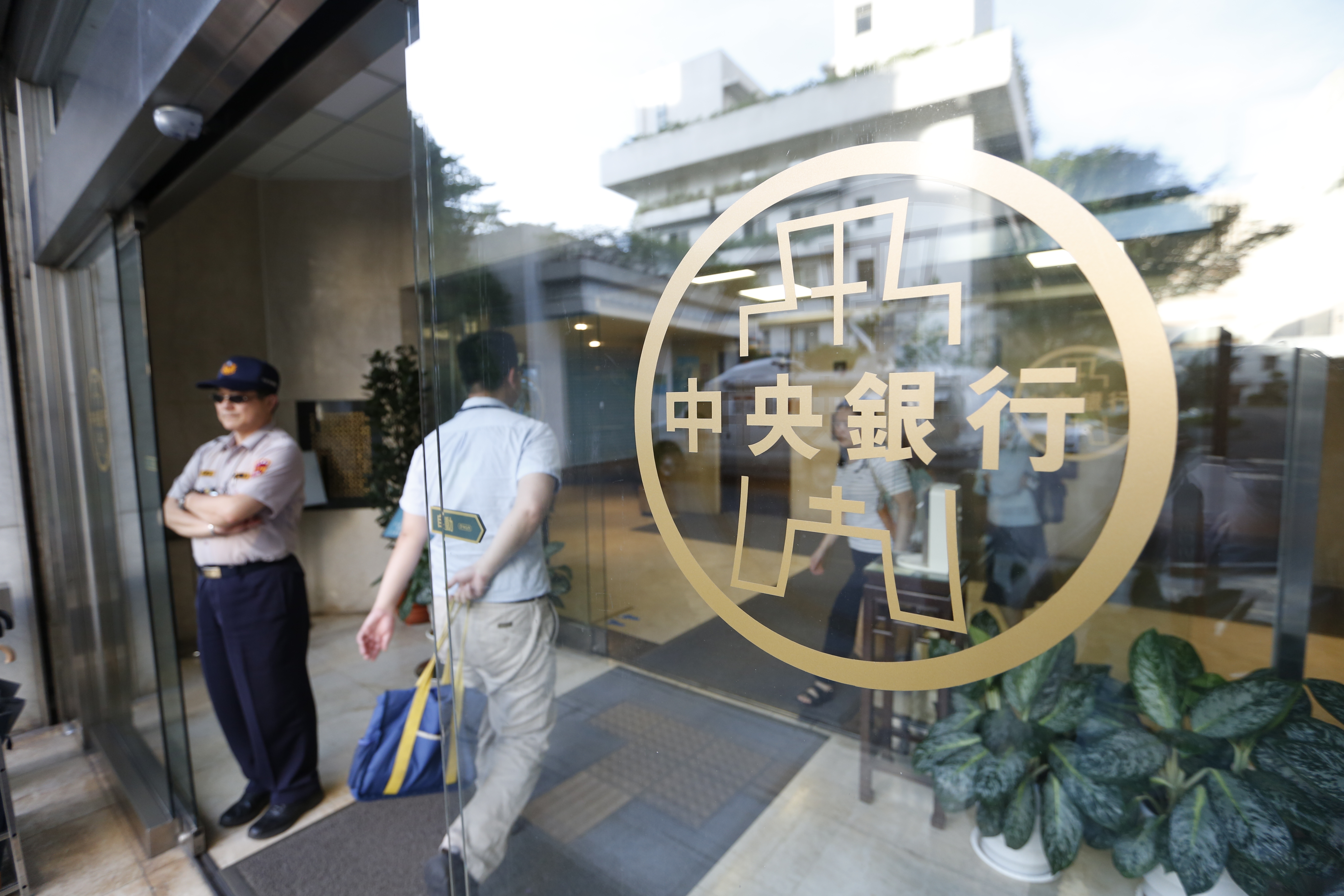 央行籲請銀行自主管理不動產貸款總量，並要求在9月6日前提出不動產貸款總量自主管理計畫。（示意圖，本刊資料照）