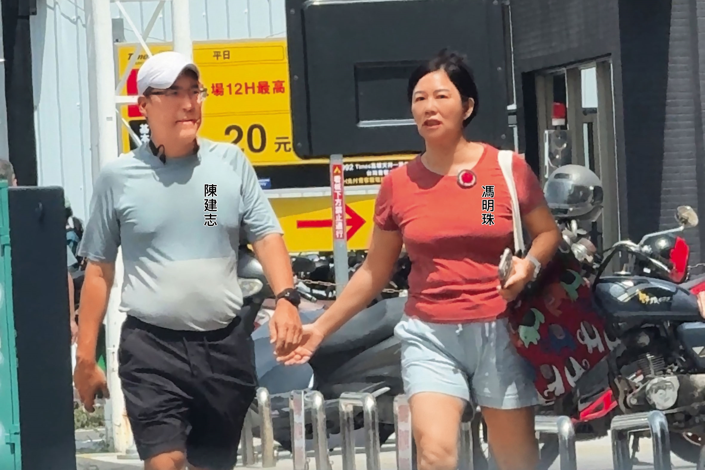 07/13 10:30 高醫大董事長陳建志與小港醫院副院長馮明珠，週日一起到同居處附近的健身房運動，途中自然地牽起手，二人互動宛如老夫老妻。（讀者提供）