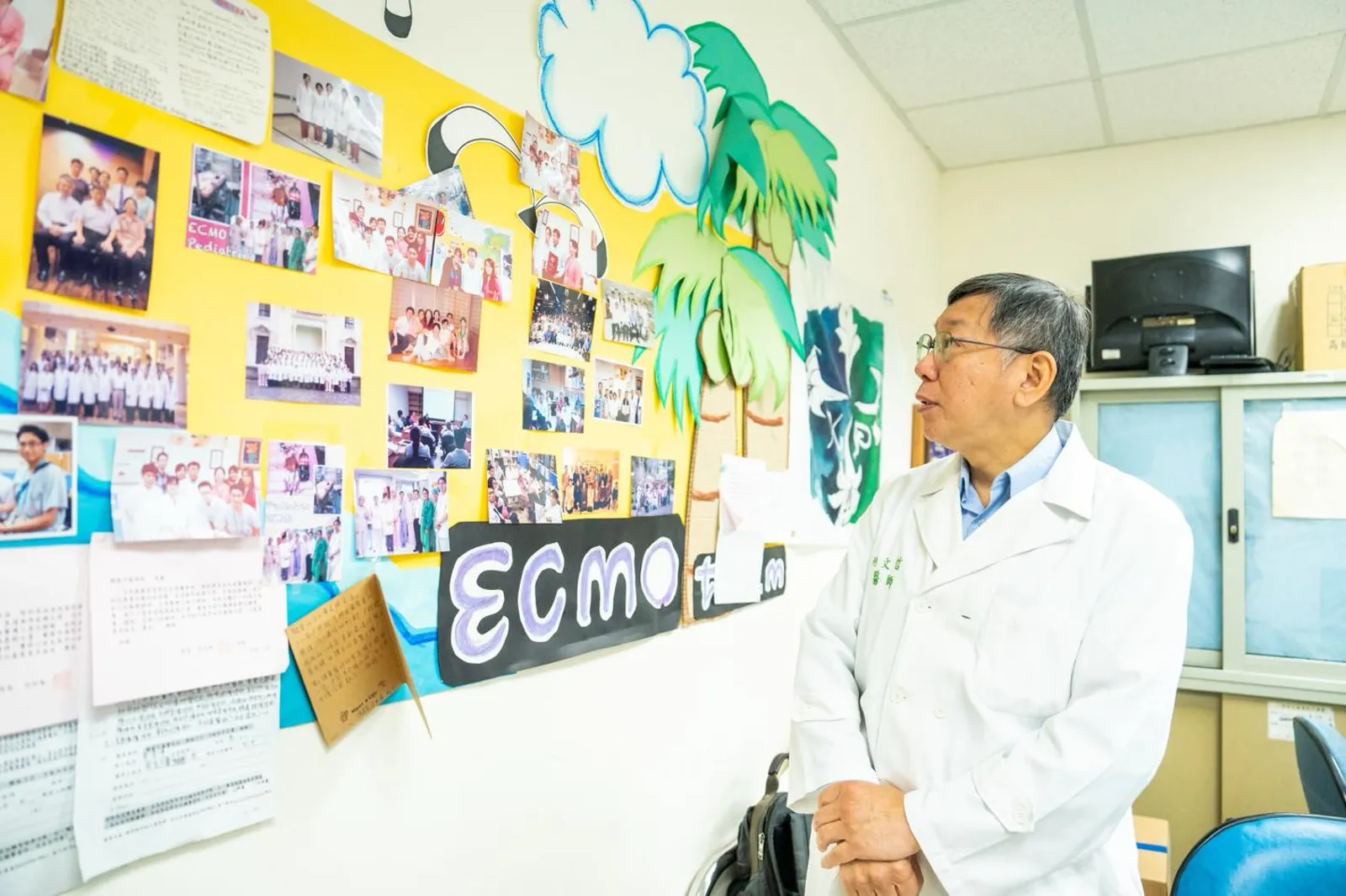 柯文哲深夜到護理站惹議。（翻攝自柯文哲臉書）