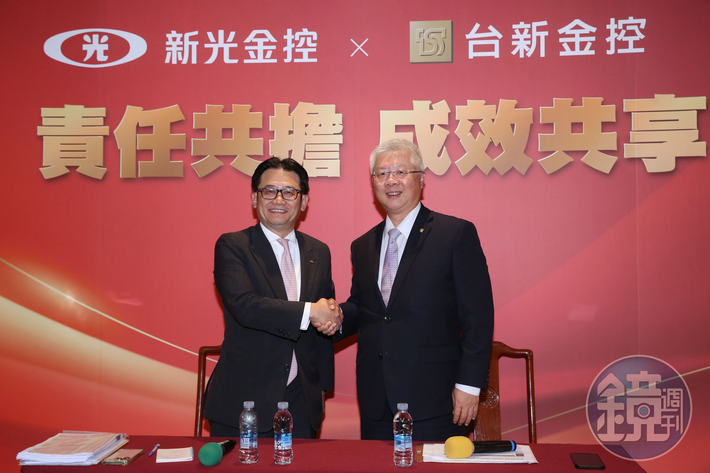 台新金總經理林維俊(右)、新光金總經理陳恩光(左)連袂出席和媒體說明。