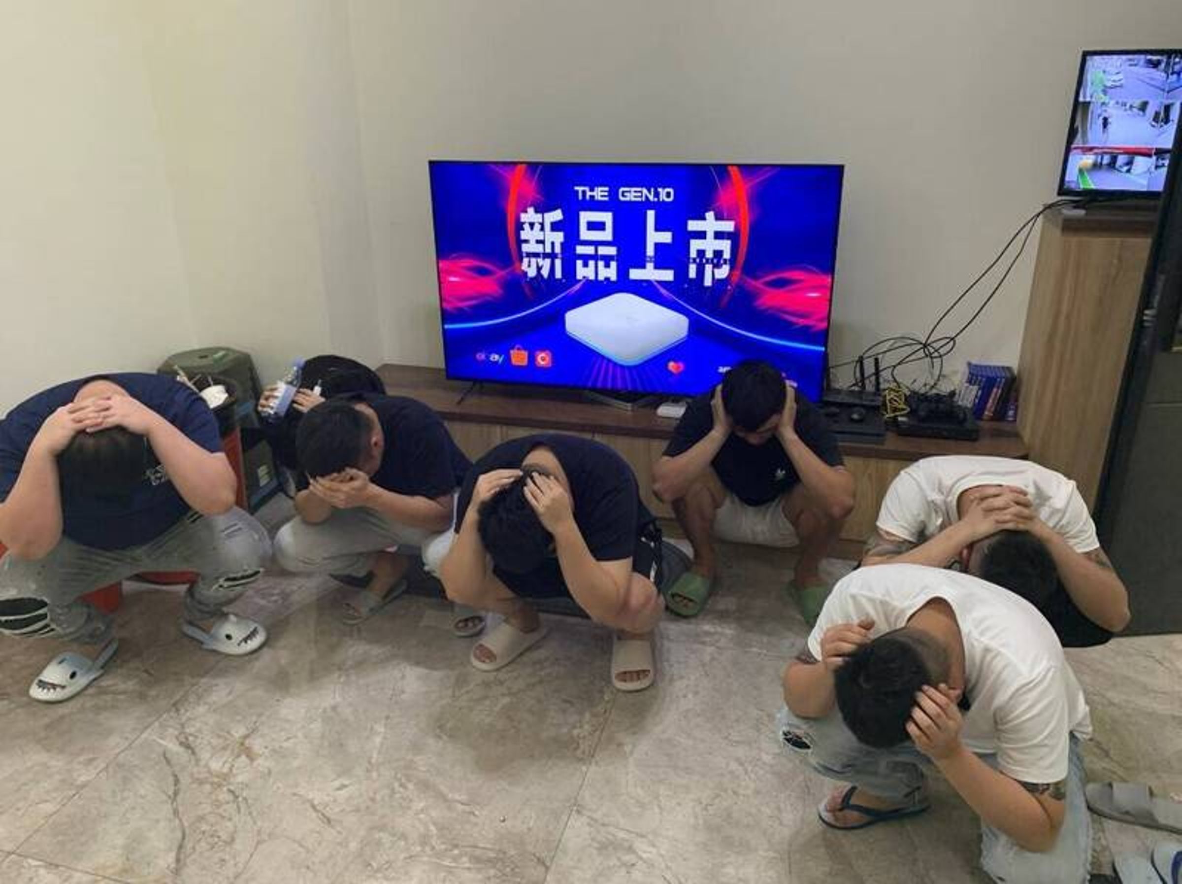 南打中心近日分別在台中、高雄發動多波搜索、逮捕行動,將林男暴力討債集團旗下11人緝拿到案,訊後依涉嫌組織犯罪條例等罪,移送高雄地檢署。