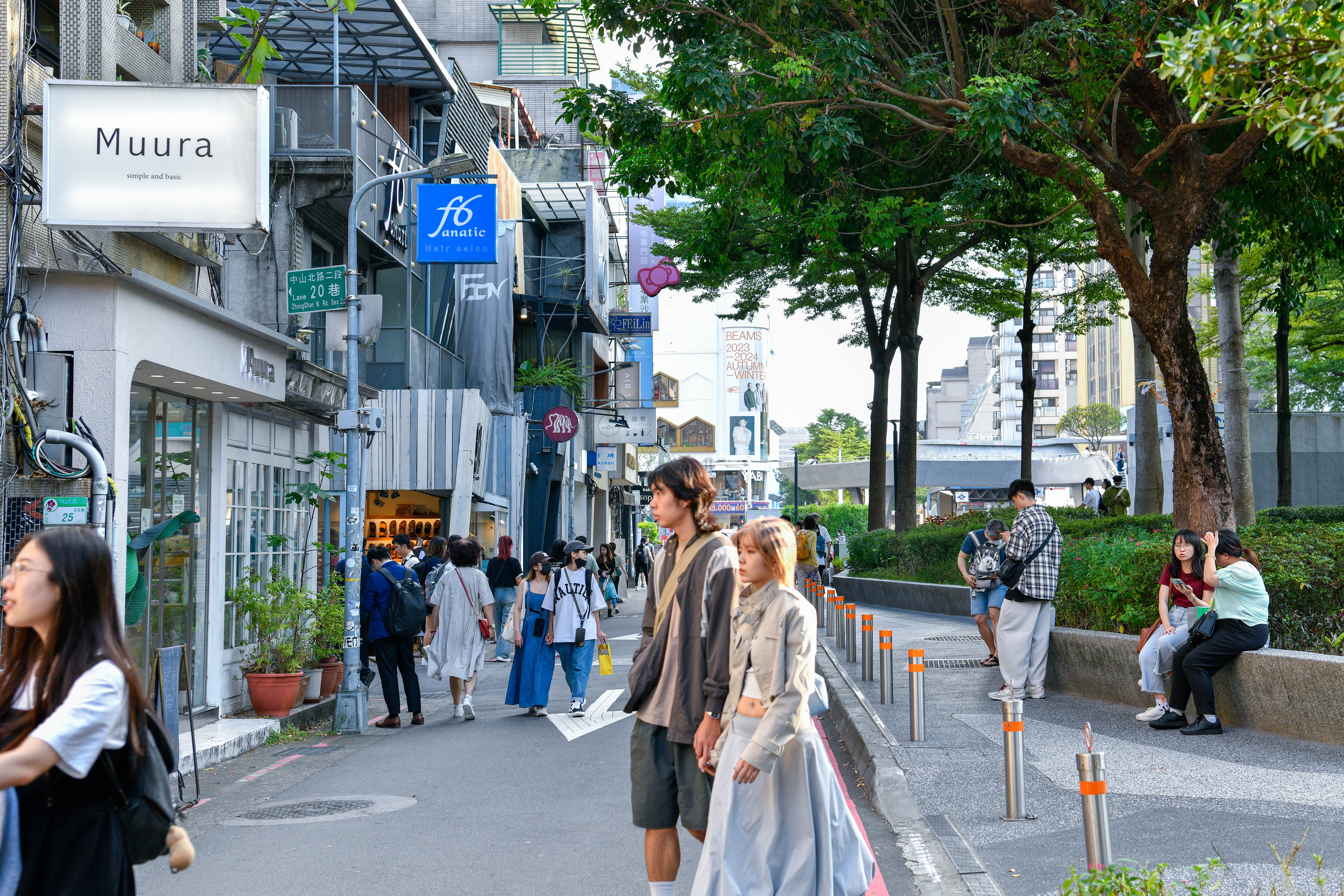 北市府將在中山、西門商圈設置戶外負壓吸菸室。（本刊資料照）