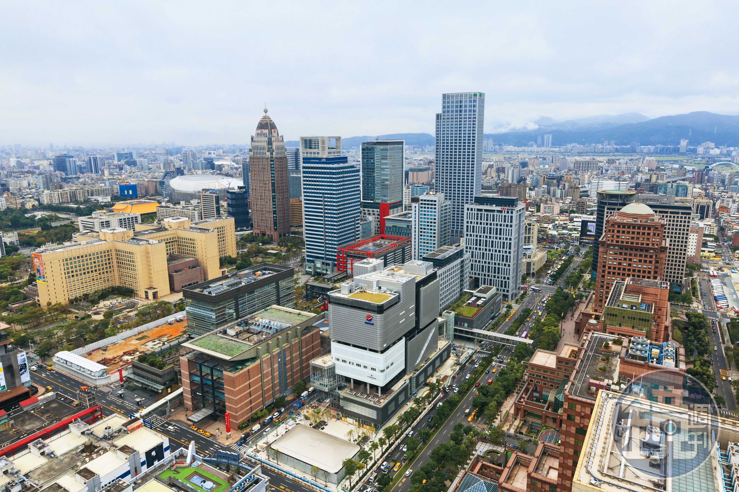 宏泰林家事業版圖橫跨金融與不動產，也是台灣有名的地王家族，北市信義區大批土地都歸其所有。