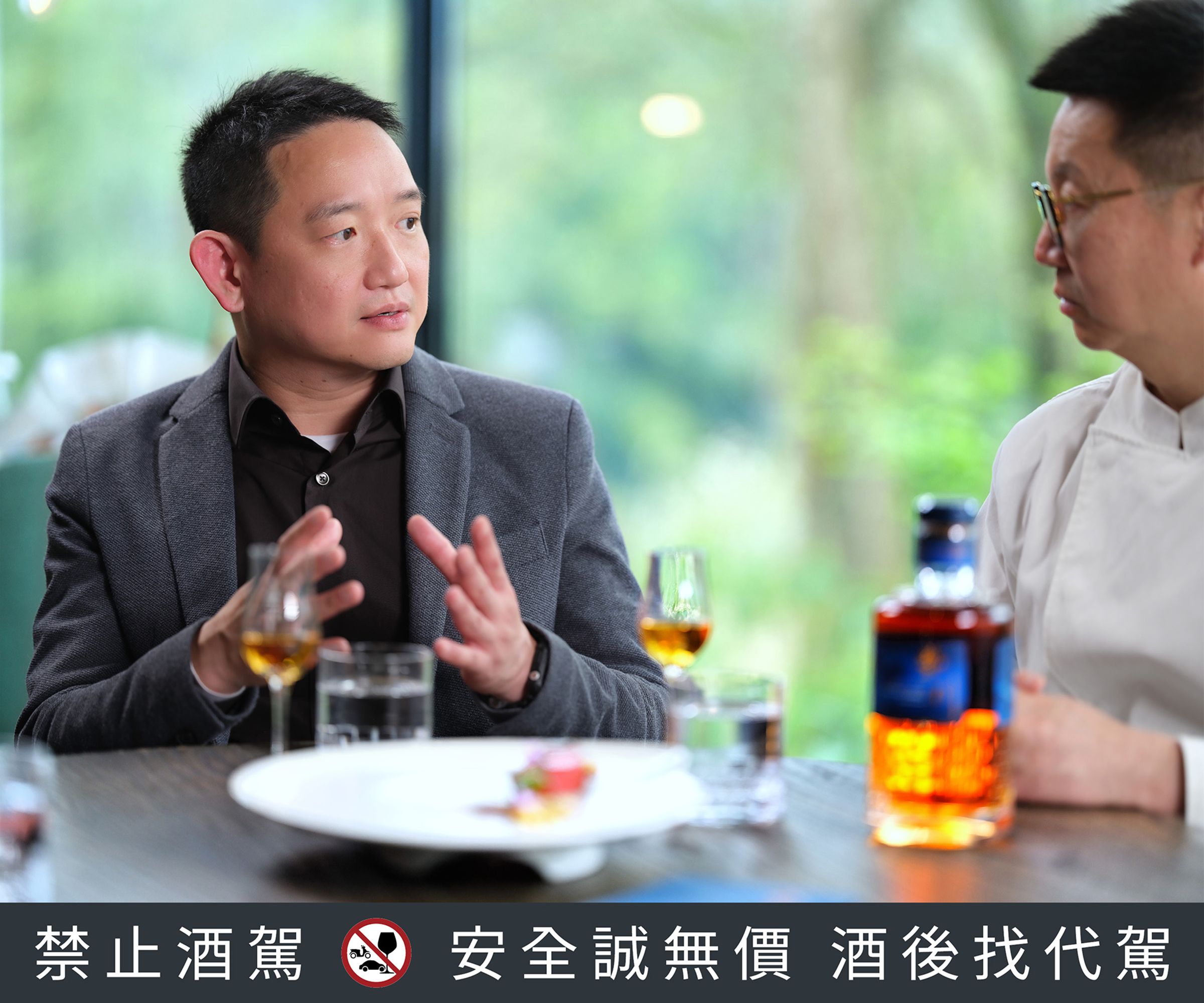 黃副總提到,相較於一般歐美威士忌,疊川像絲綢一般慢慢鋪展,香氣與口感層層疊疊。