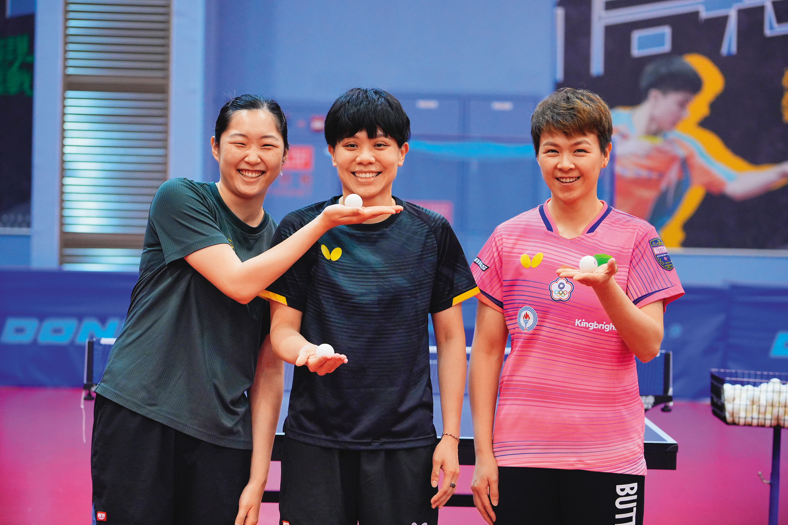 簡彤娟(左起)、鄭怡靜、陳思羽將代表出征巴黎奧運女子桌球。(特約攝影林韋言)
