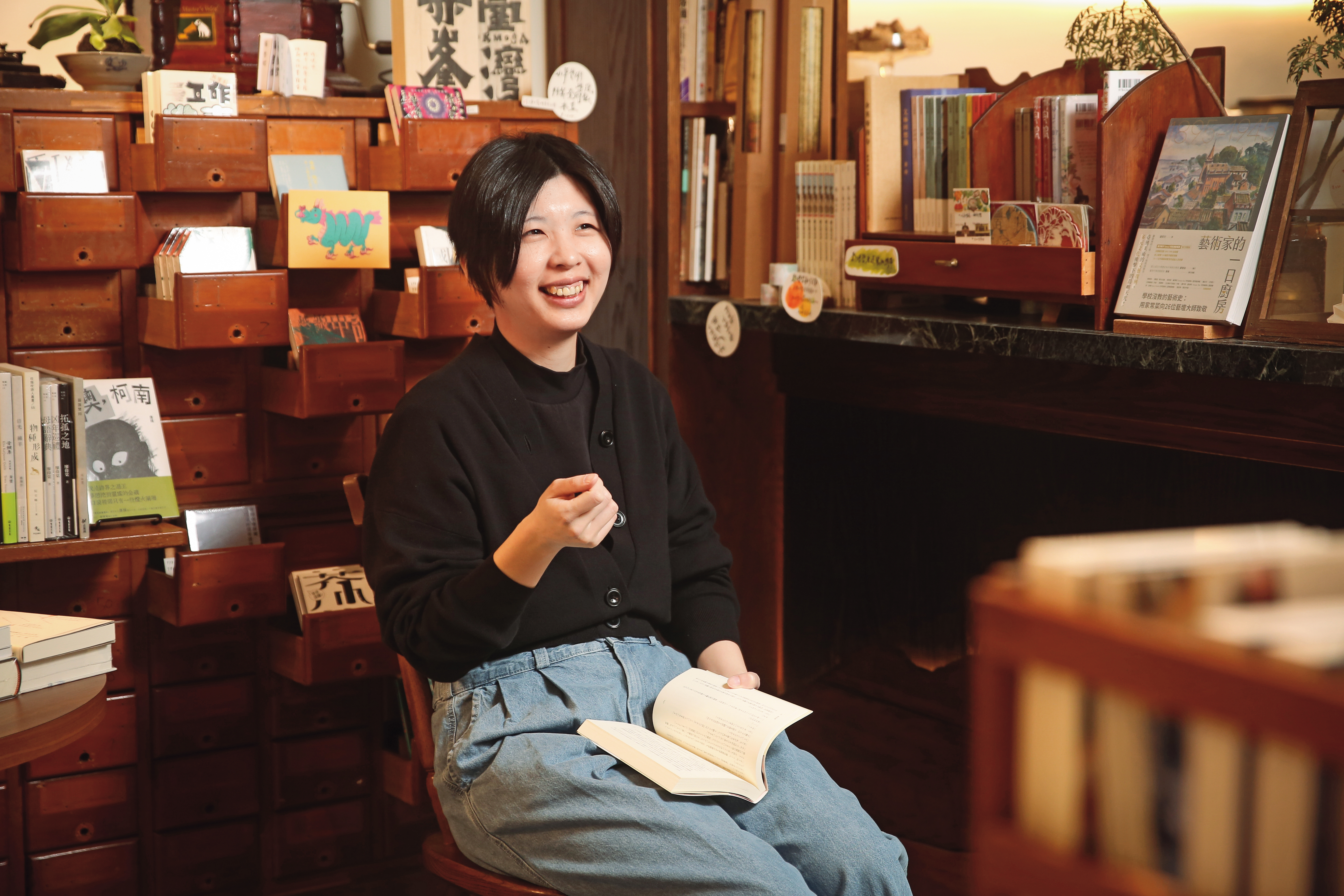 漫畫家張季雅以短篇系列《帶我去球場》出道，有助於漫畫基本功的養成。