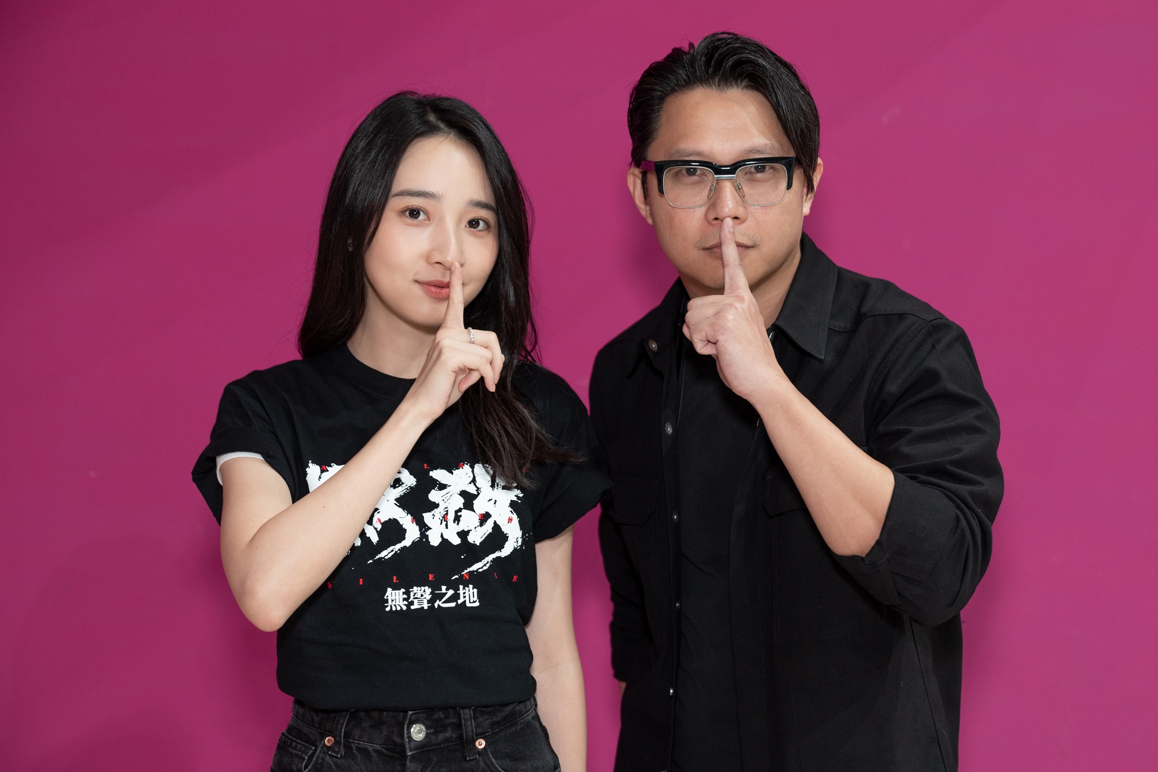 李沐（左）與導演柯汶利（右）7年前合作《默殺：無聲之地》，當時兩人都是影壇菜鳥，現在回頭看發現7年前表現還不錯。（鴻聯國際提供）