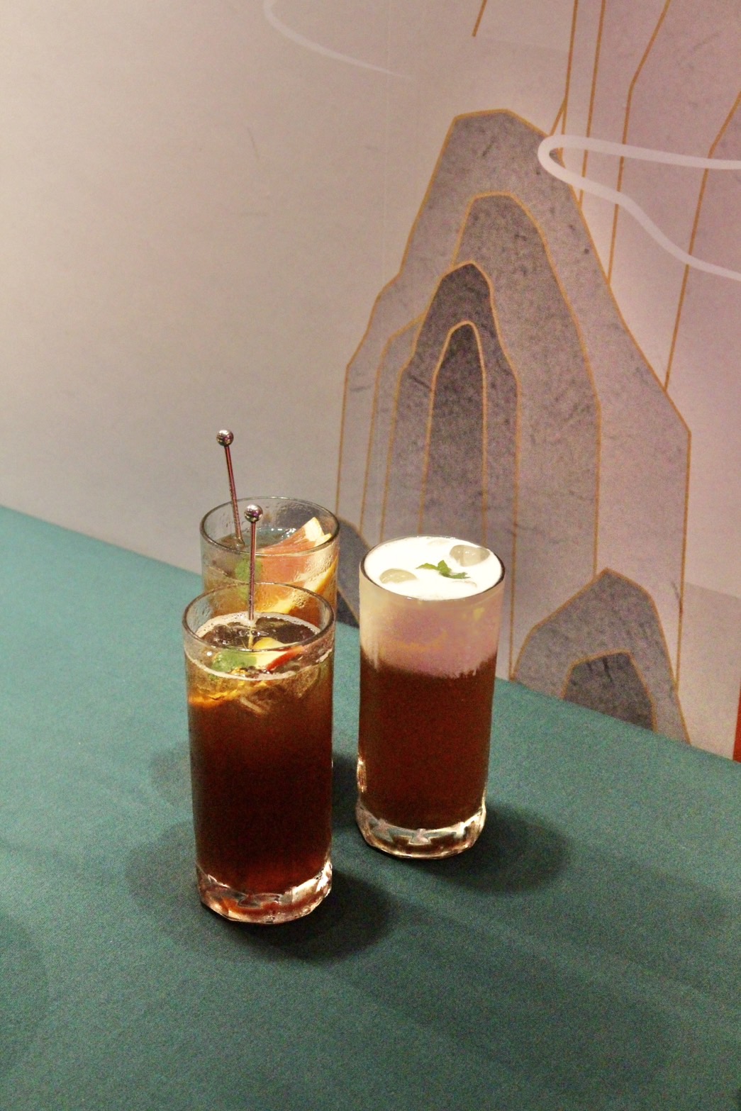 飲料也不馬虎，除了無糖茶飲，也有「金鳳奶蓋」、「貴妃荔枝」等精緻飲品。