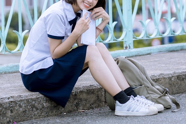 一名高中男老師因多次私約女學生出遊，被校內老師通報展開性平調查。（示意圖，Pixabay）