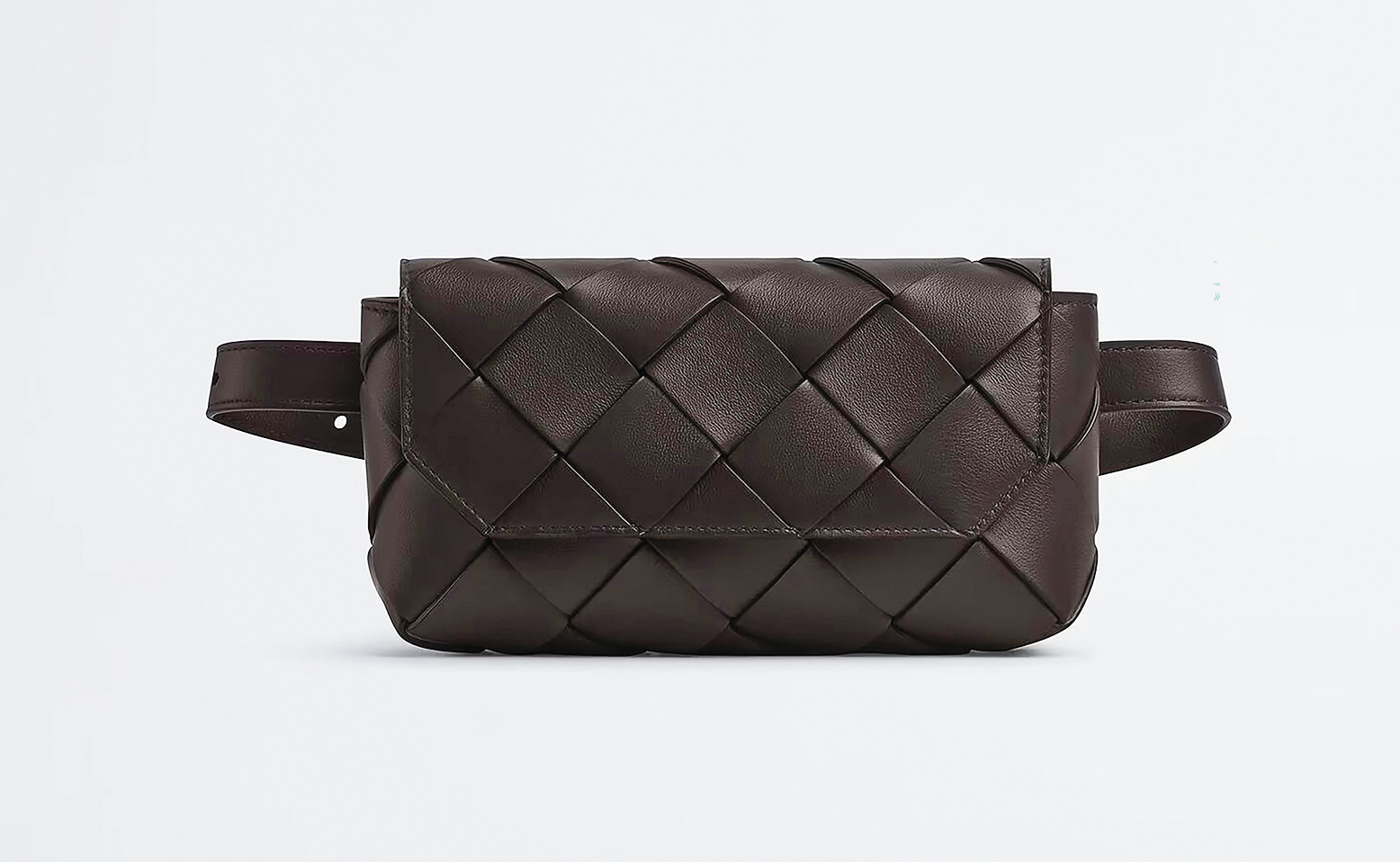 Diago編織皮革腰包。NT$74,100（BOTTEGA VENETA提供）