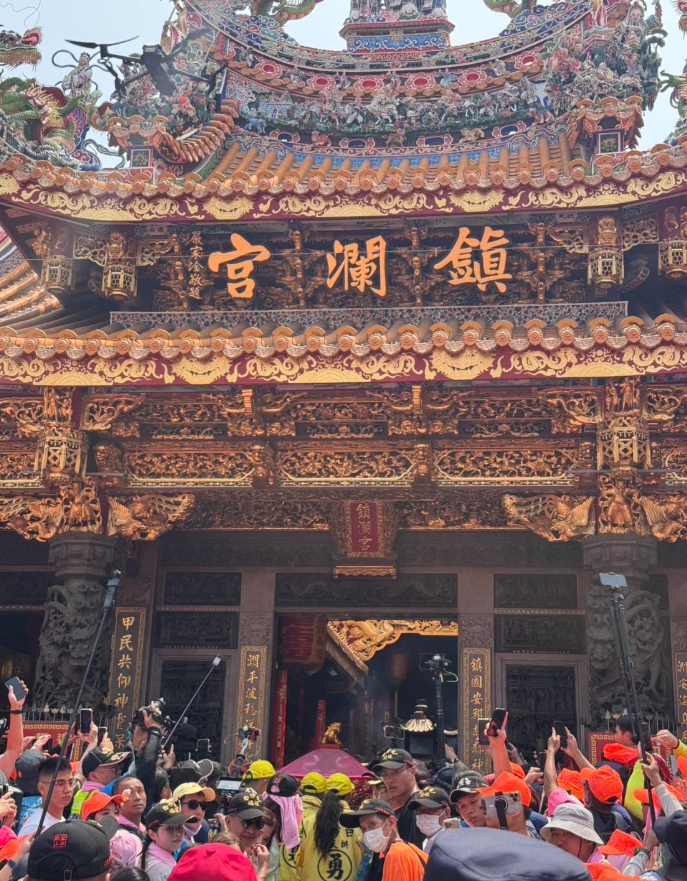 白沙屯媽祖鑾轎前進鎮瀾宮。（翻攝拱天宮粉絲專頁）
