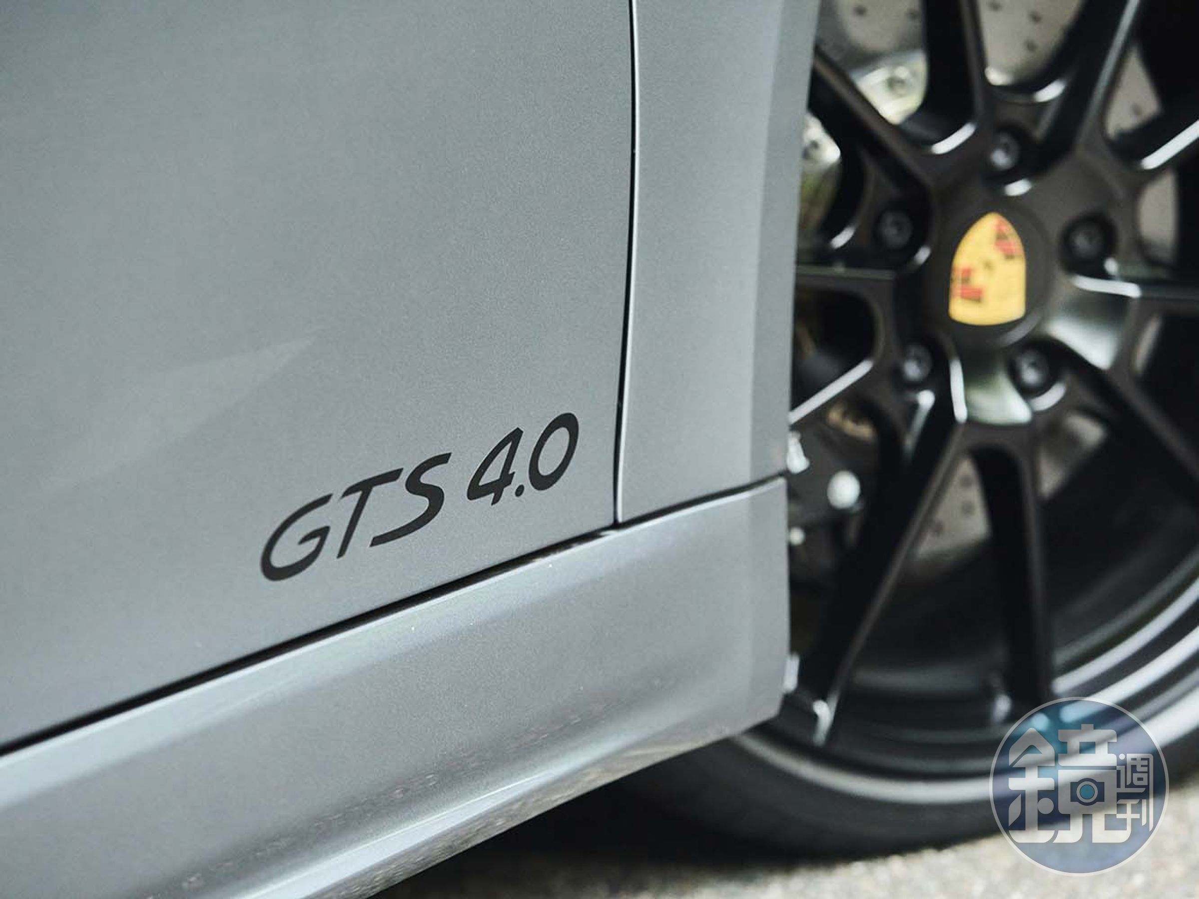 車側下方有一個GTS 4.0的字樣來顯示車輛的身份。