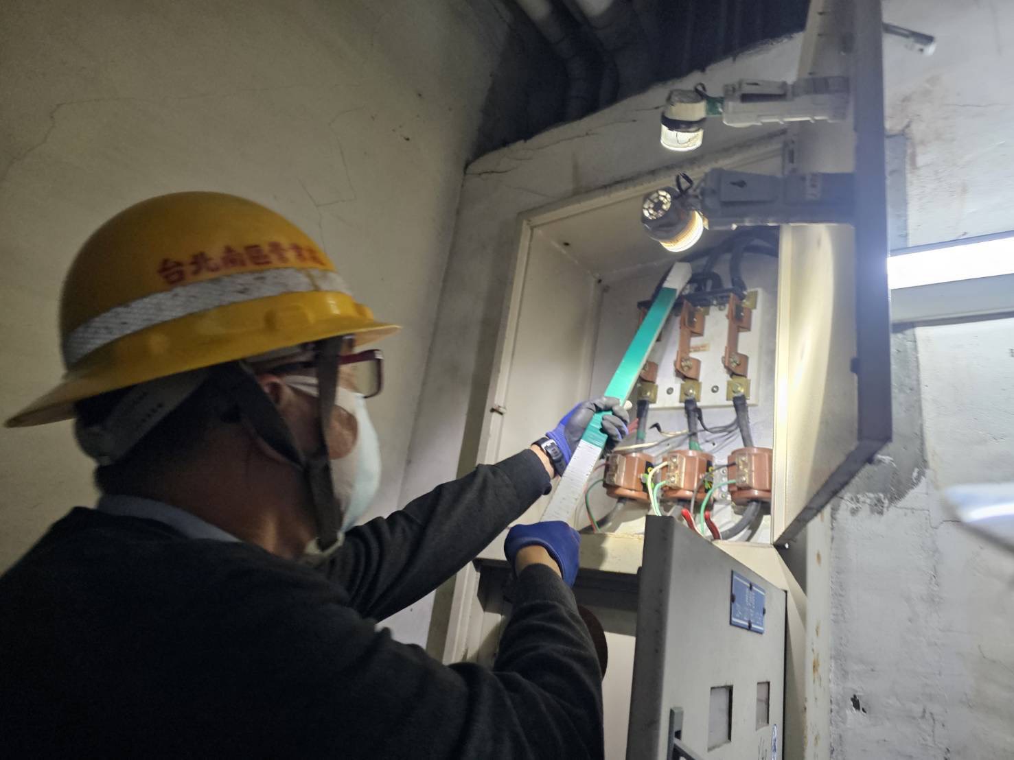 土城1間養生館缺失仍未改善，遭公安小組執行斷水斷電。（警方提供）