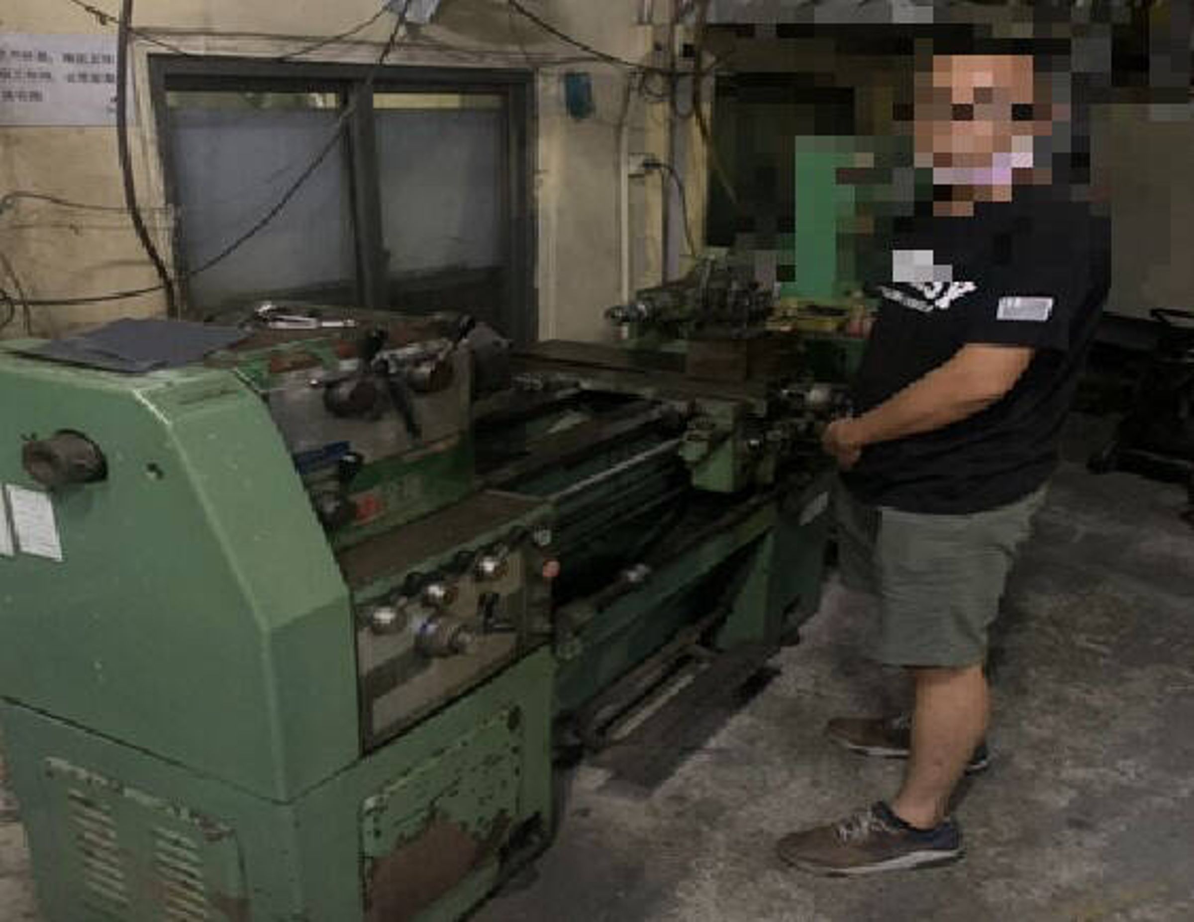 警方查獲楊男利用任職工廠車床刨拉手槍槍管膛線。(警方提供)