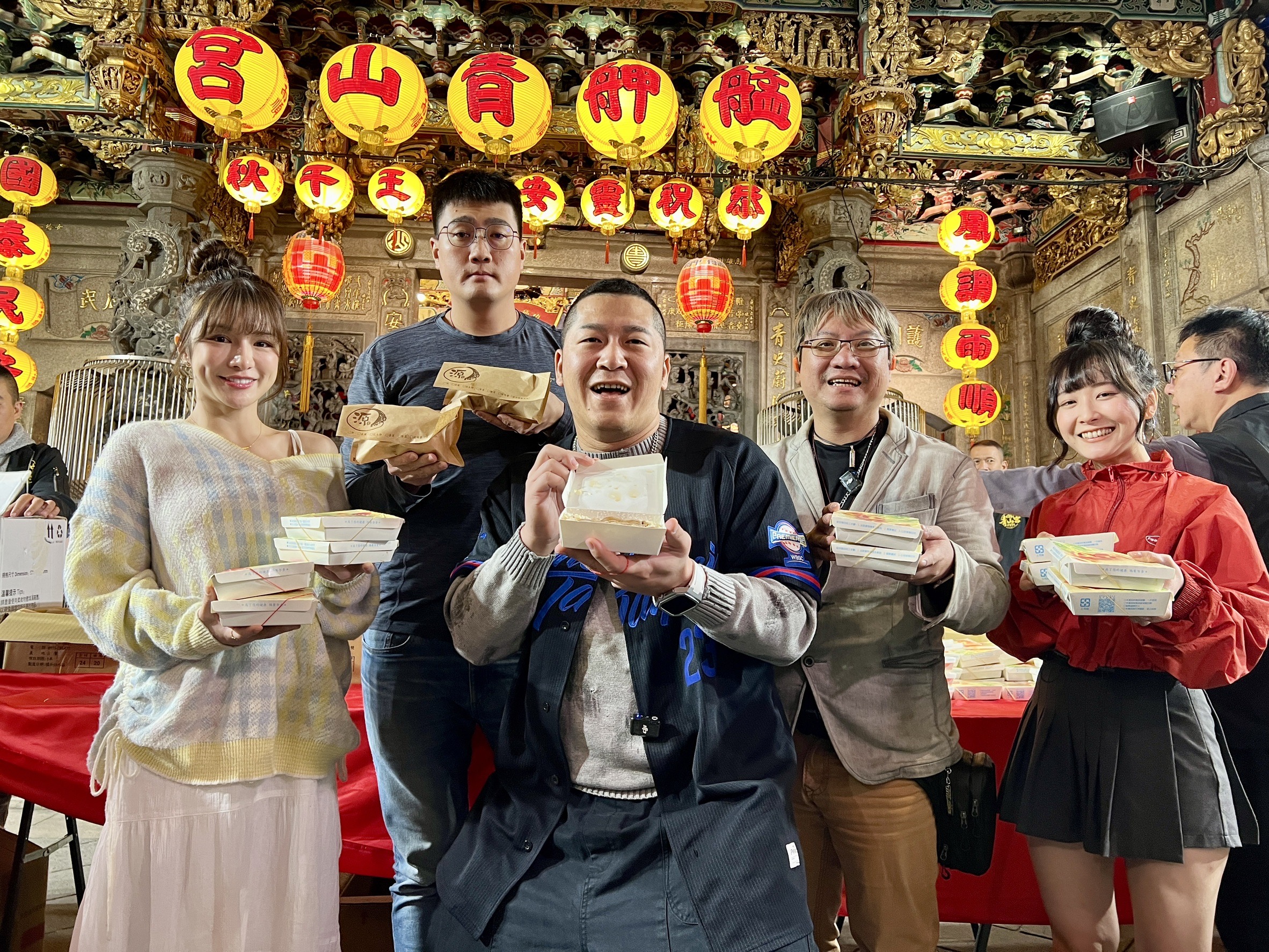 草爺發豬腳飯慶祝中華隊奪世界冠軍。（紅心字會提供）