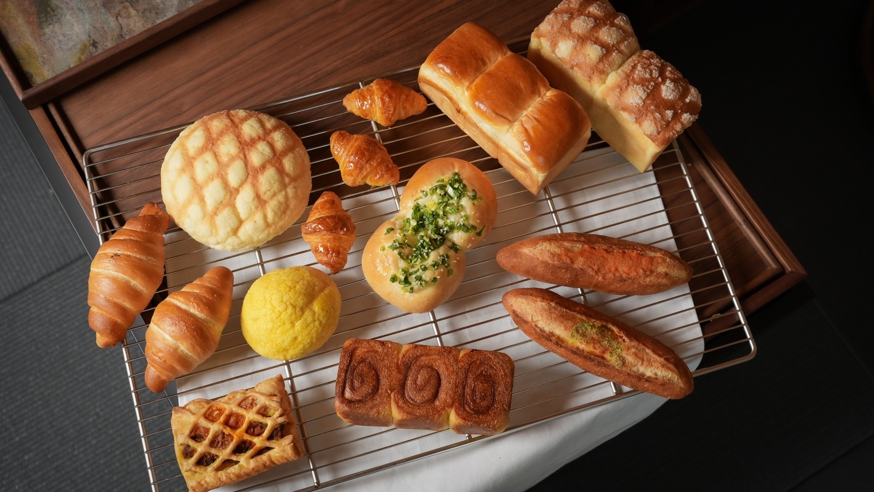 日本人氣麵包品牌「釛 匠研所 Bakeries Lab.」來台灣開設首間海外門市，帶來多款人氣產品。（釛 匠研所 Bakeries Lab.提供）