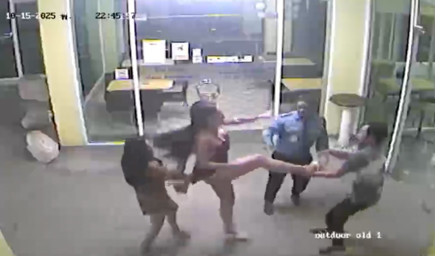 泰國變性女子爆打買春客。（翻攝自臉書@TMN Cable TV Pattaya ）