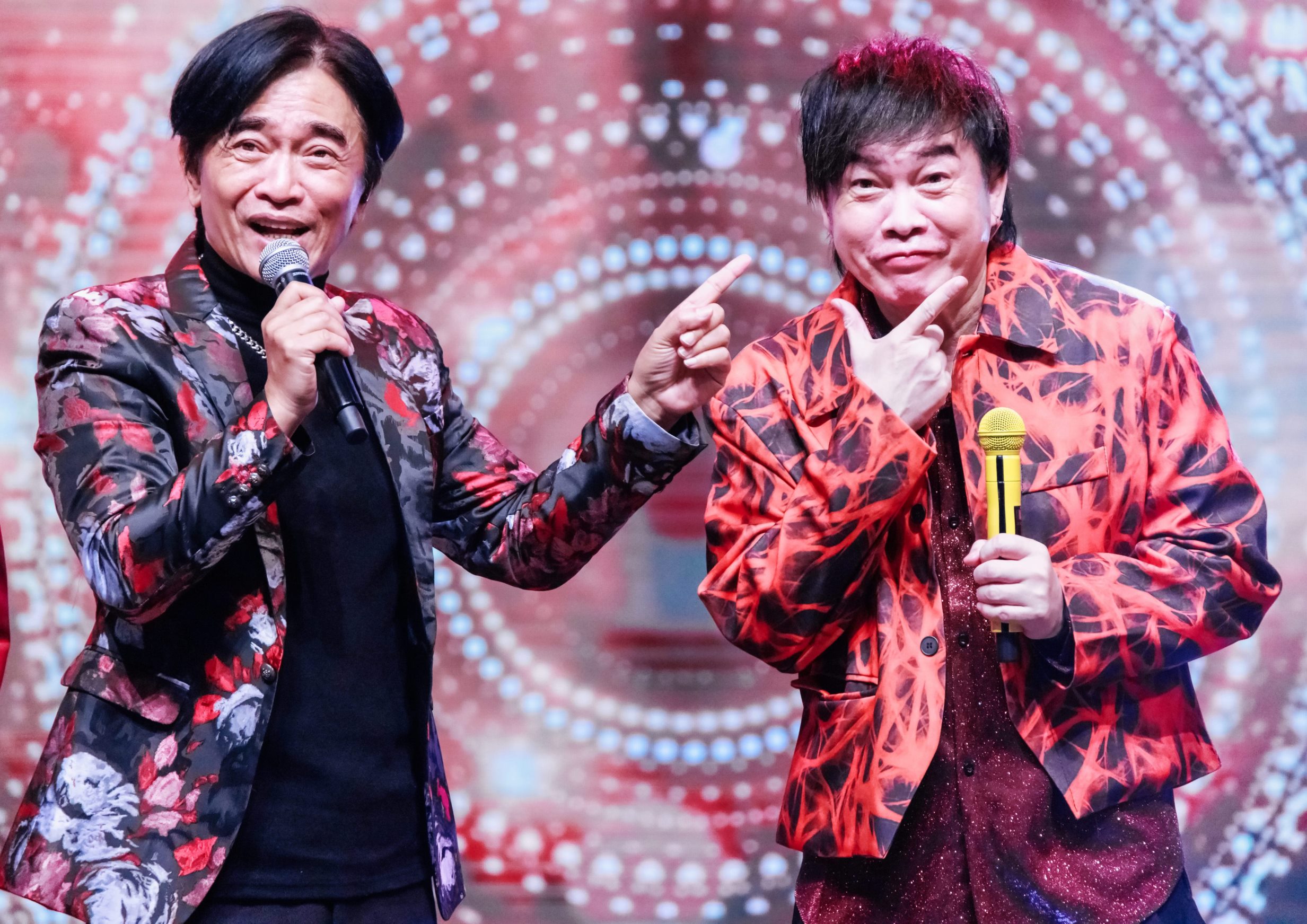 吳宗憲錄製中視除夕特別節目，與主持人康康同台。（中視提供）