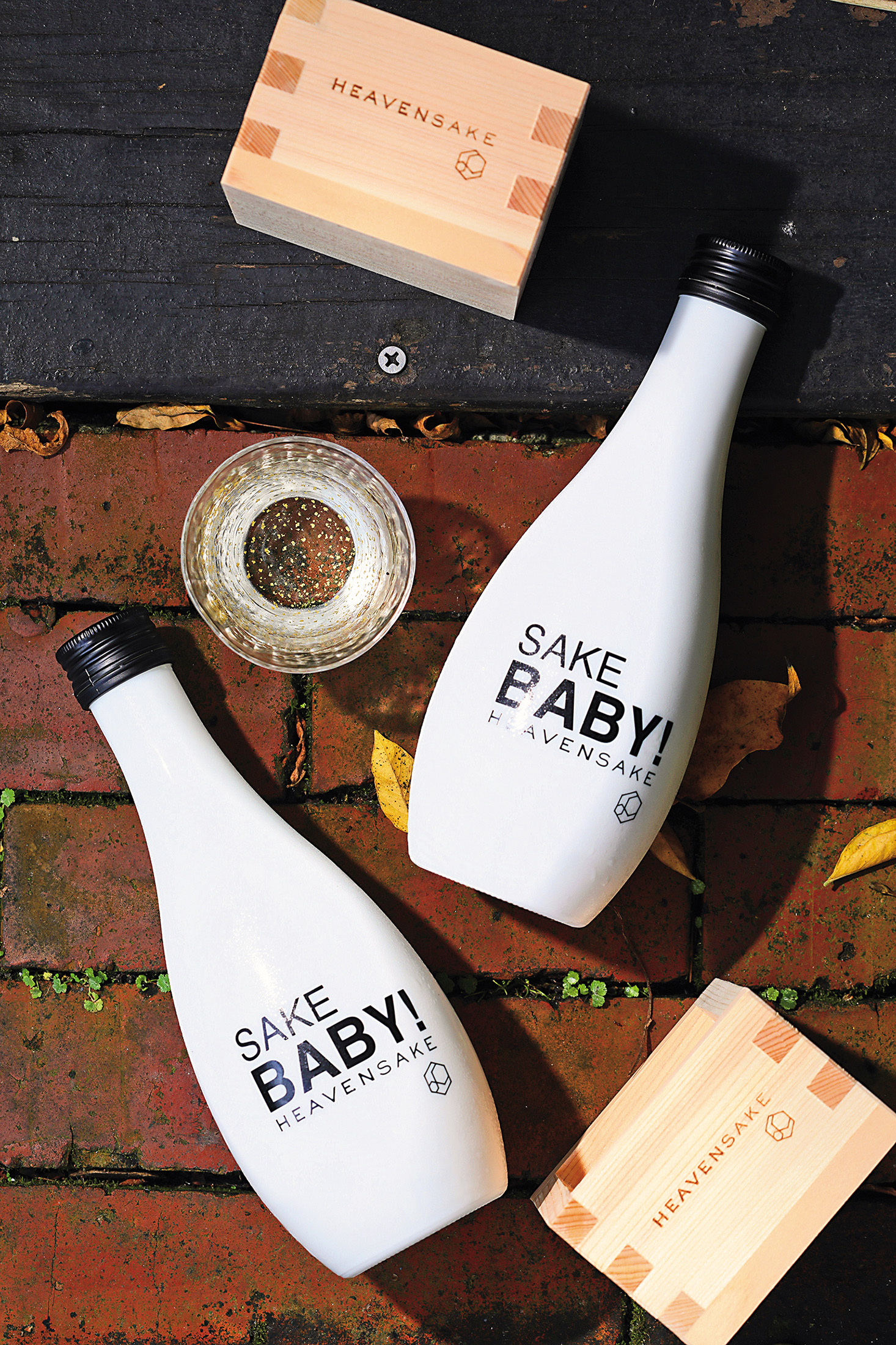 白鹿酒造被認為擁有釀造清酒的最佳水質,「Sake Baby!純米吟釀」散發淡雅花卉香氣,入口有桃梨等水果的清爽感。(1,280元/瓶)