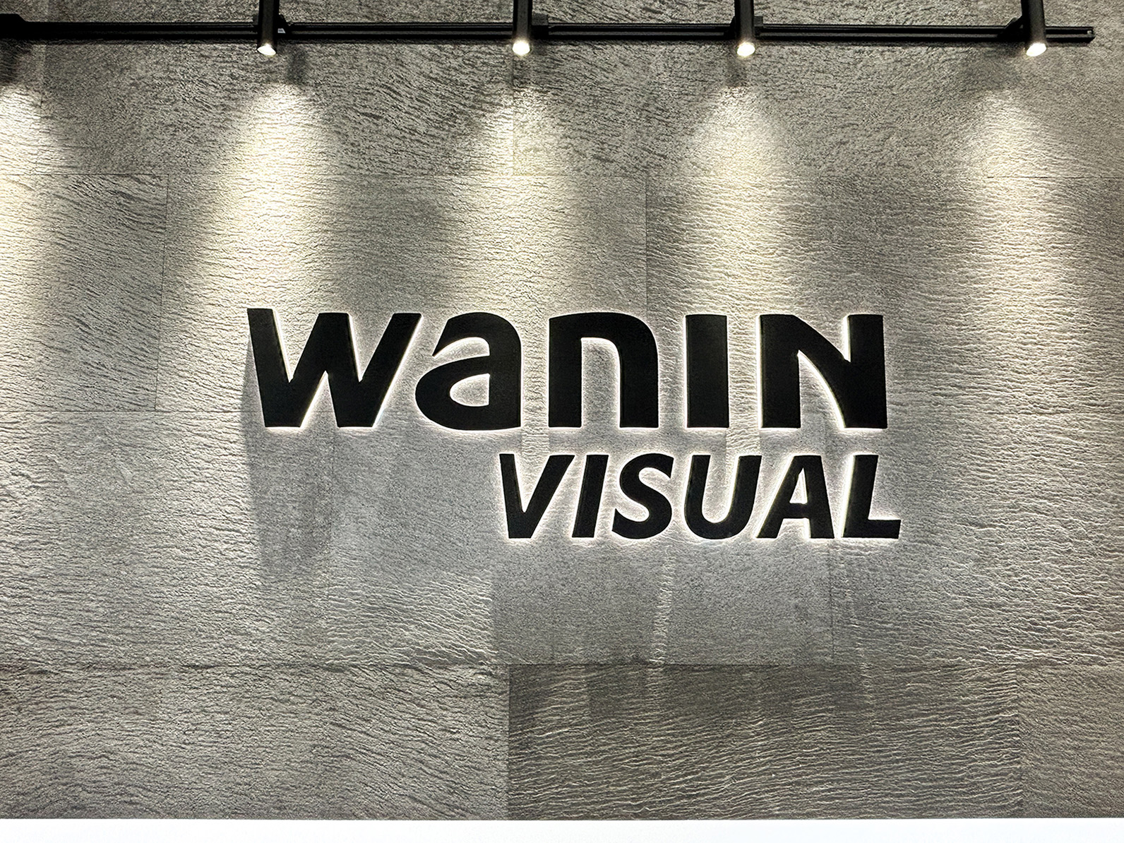 網銀集團積極拓海外泛娛樂版圖，宣布與阿里巴巴影業簽約合作。（網銀國際影視提供）