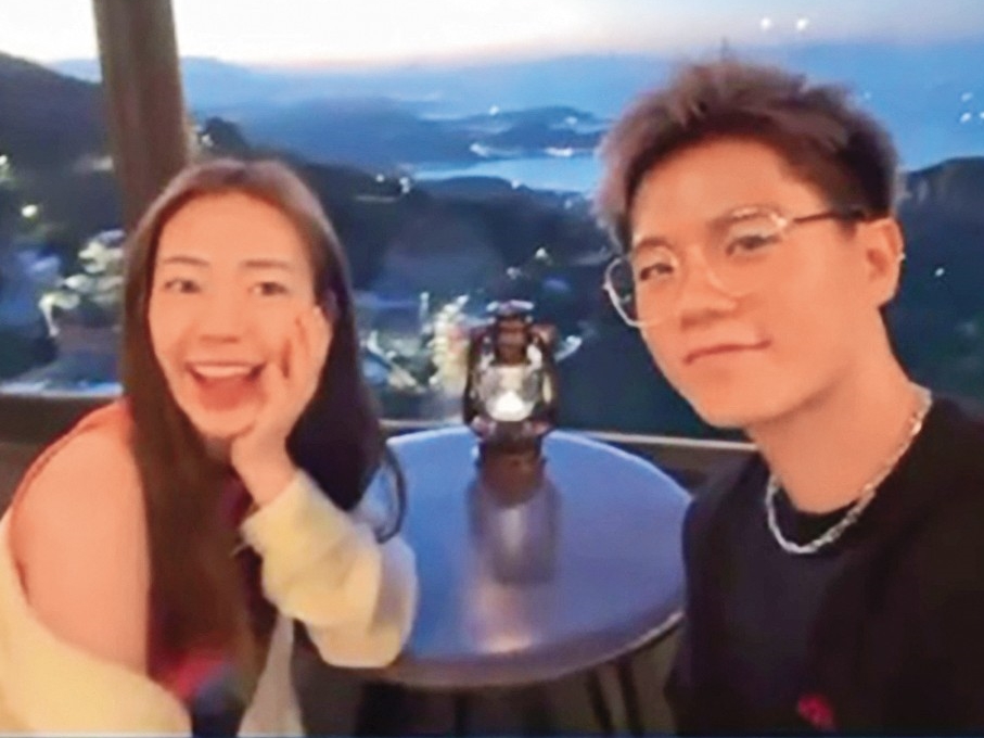 陳天仁（左）與皇毅（右）愛正濃時，還開小帳記錄戀情點滴。（皇毅提供）