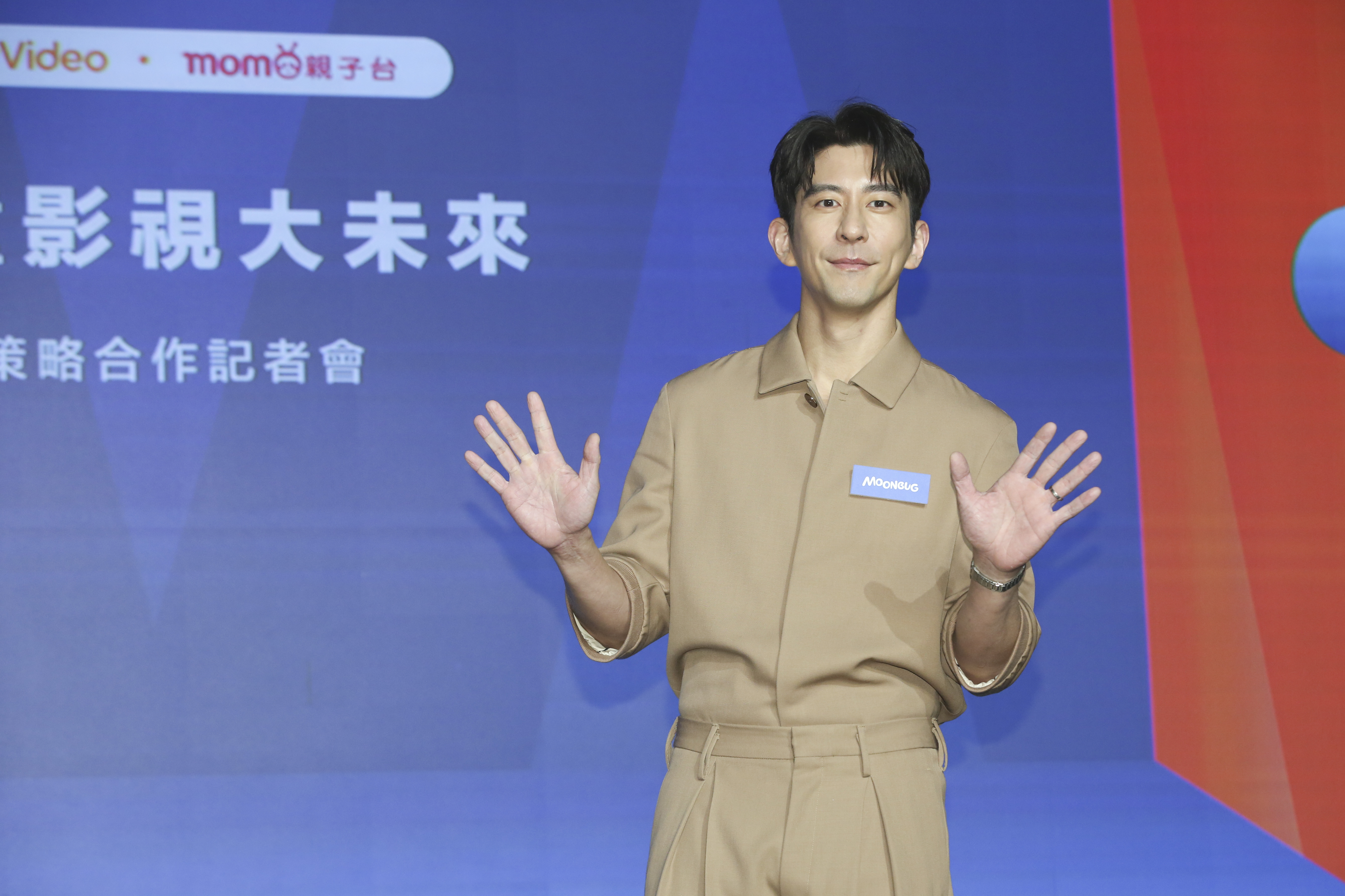 修杰楷遭毆後首次露面，臉上已無疤痕。