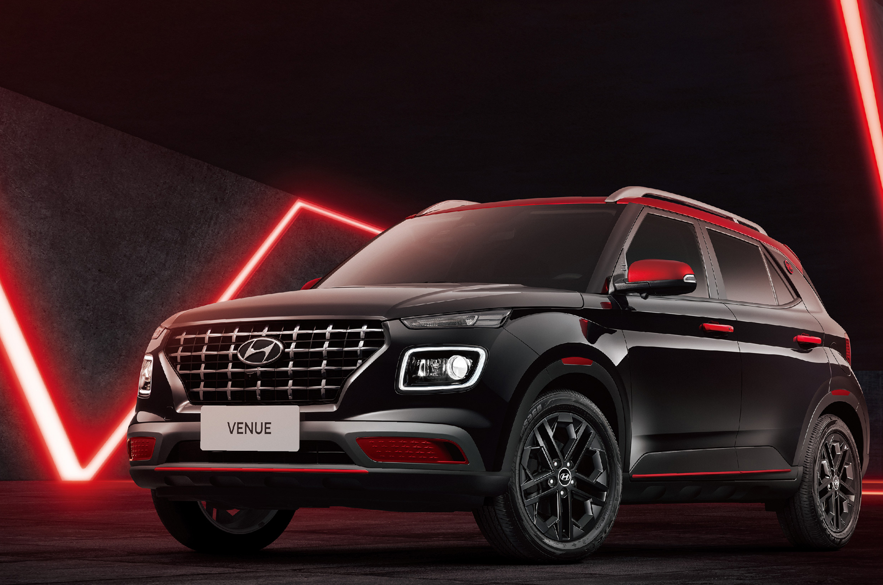 酷勁黑紅風格 玩心駕馭全開 HYUNDAI VENUE R&B「瑞德黑」限量登場