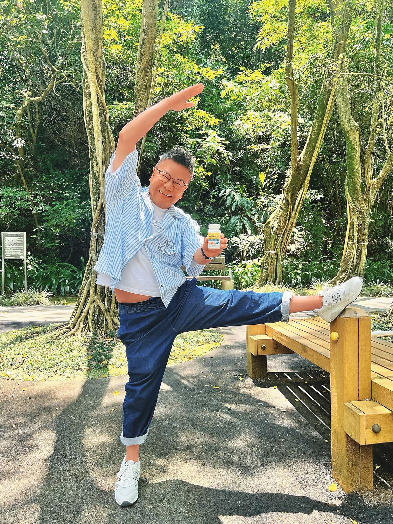 入院之前，沈玉琳代言各種保健食品，外界對他的健康有著很大信心。（翻攝自沈玉琳的御琳軍臉書）