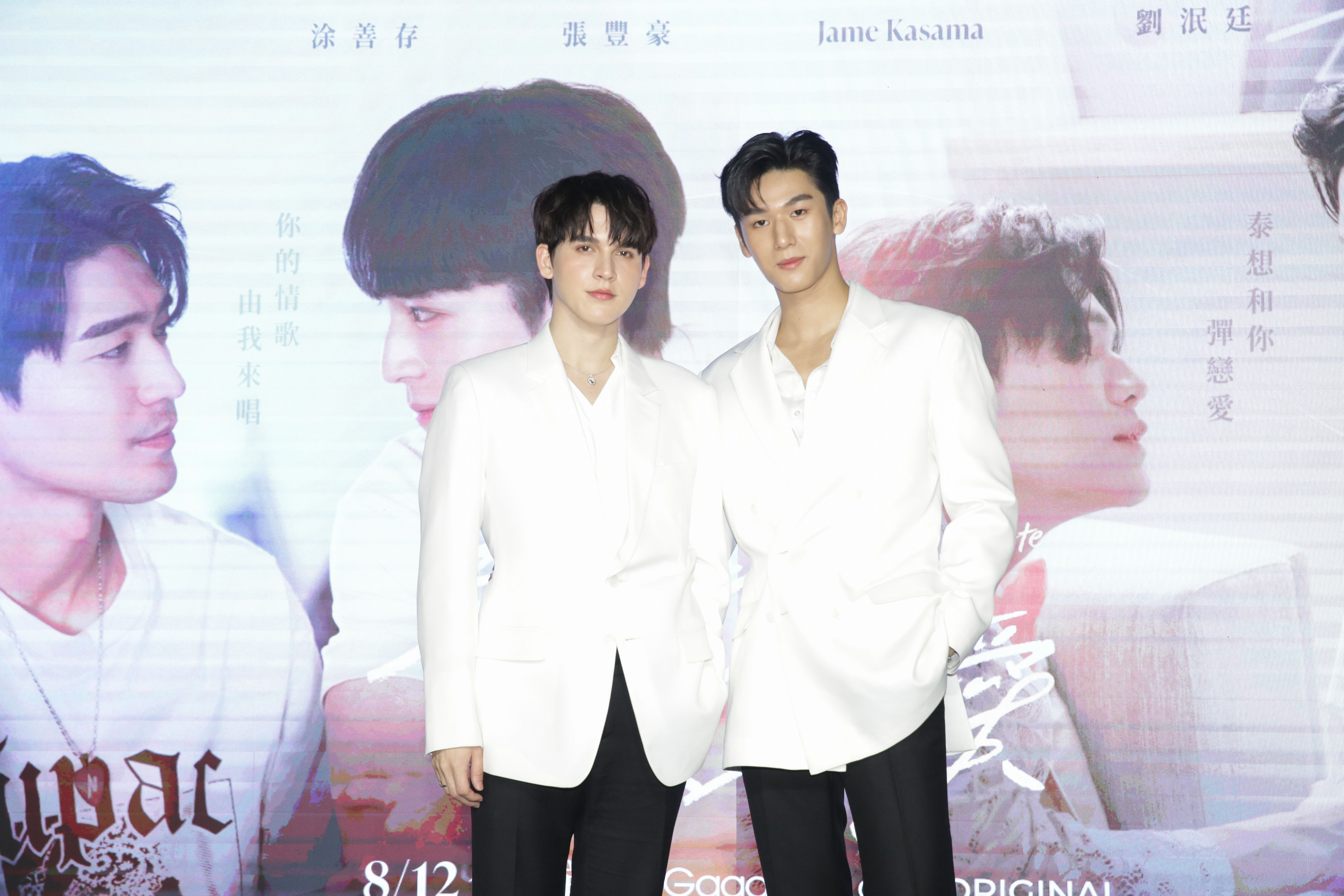 泰星CP MOS（右）與ISBANKY為同公司師弟Jame站台新戲記者會。