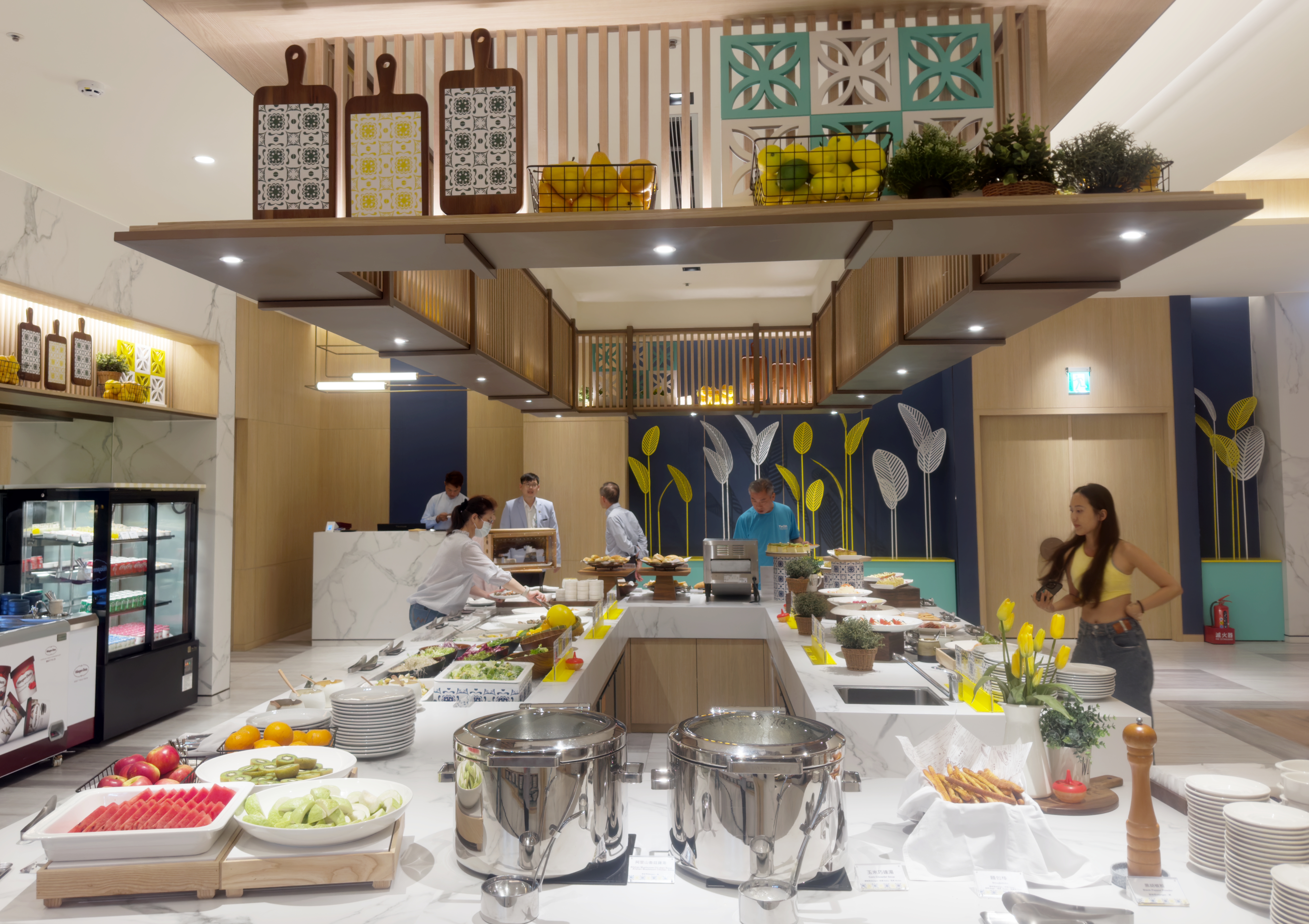 晚餐Buffet選擇豐富，多款佳餚使用嘉義在地當季食材入菜。