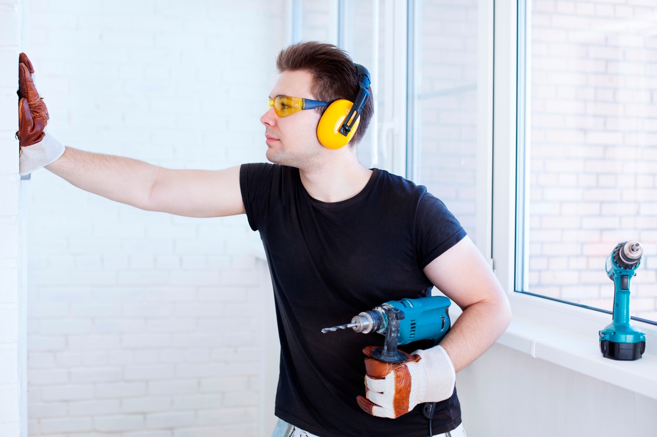 原PO弟弟決定去女友家做氣密窗，卻讓媽媽勃然大怒。示意圖（東方IC）