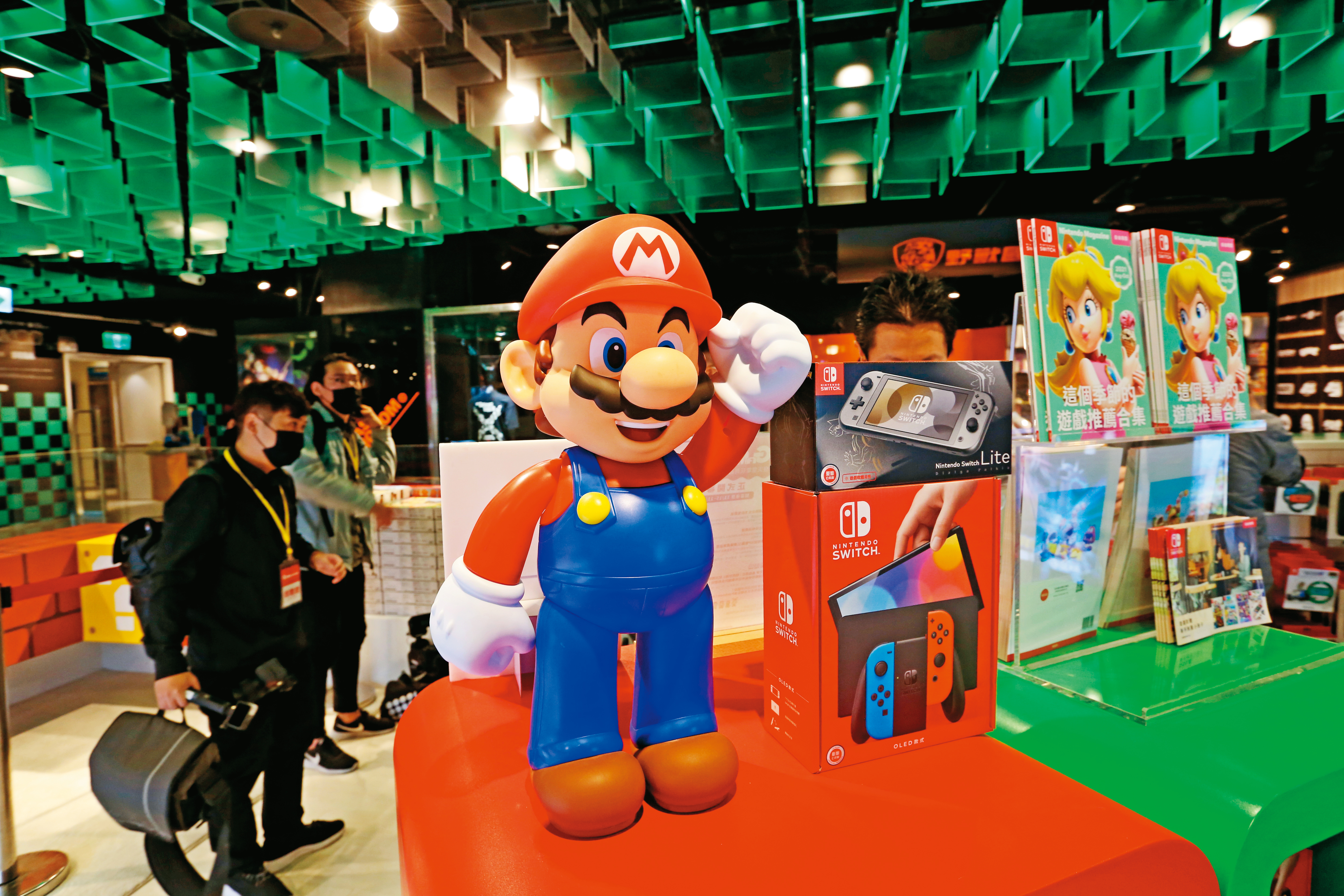 若直接把任天堂的本益比與動視暴雪看齊，任天堂將會有超過1倍的漲幅。