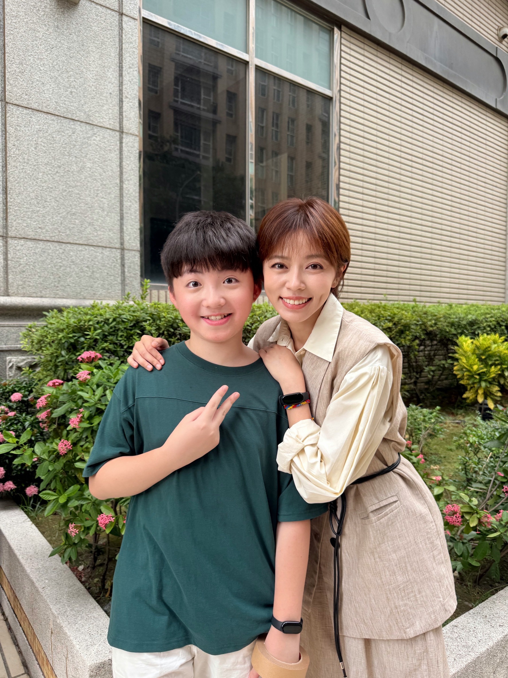 王瞳劇中升格媽媽，與童星王宥謙合作默契十足。（民視提供）