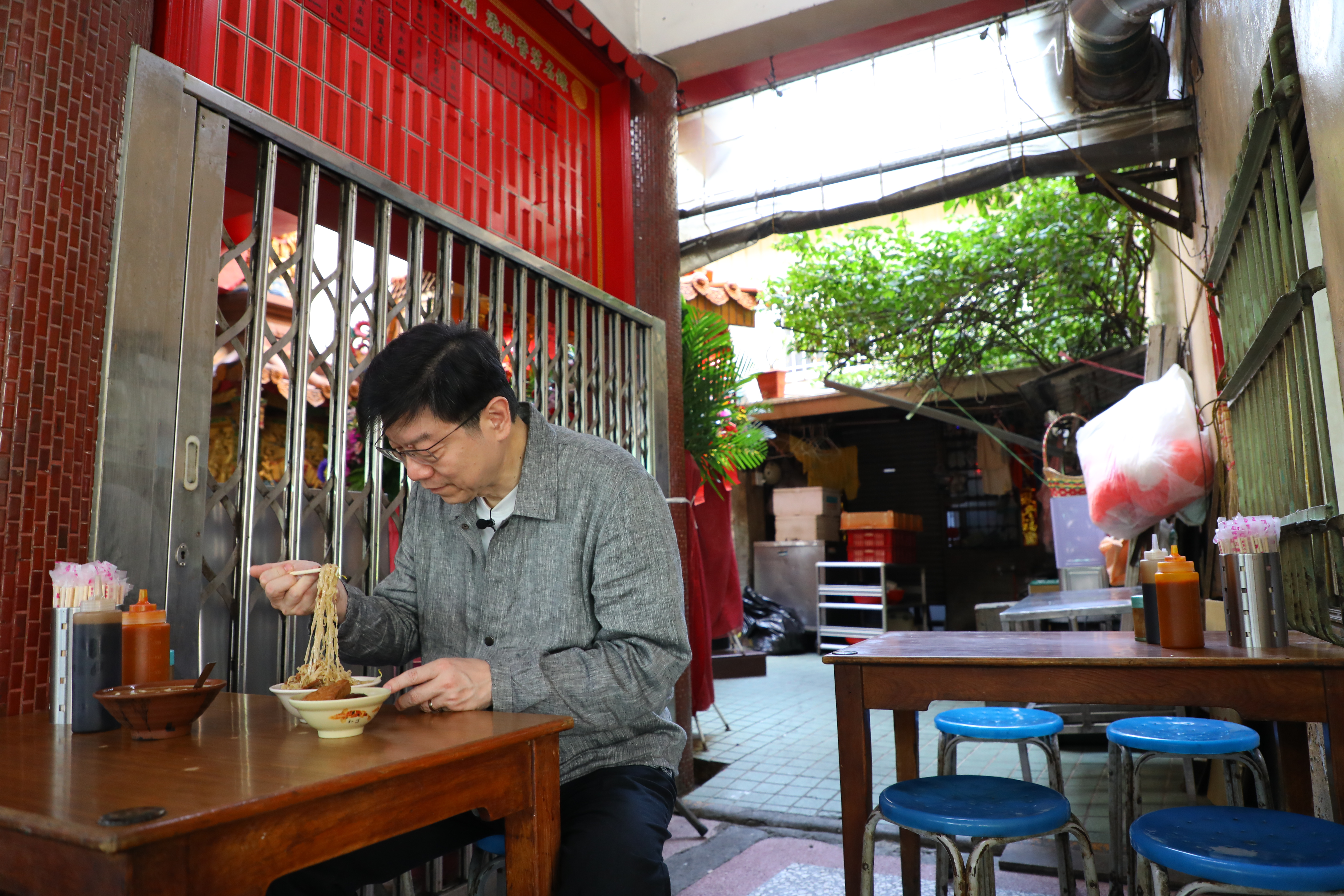 已出版兩本《裴社長廚房手記》的裴偉，現在正走遍全台，籌備以小吃為主題的第三本美食書。