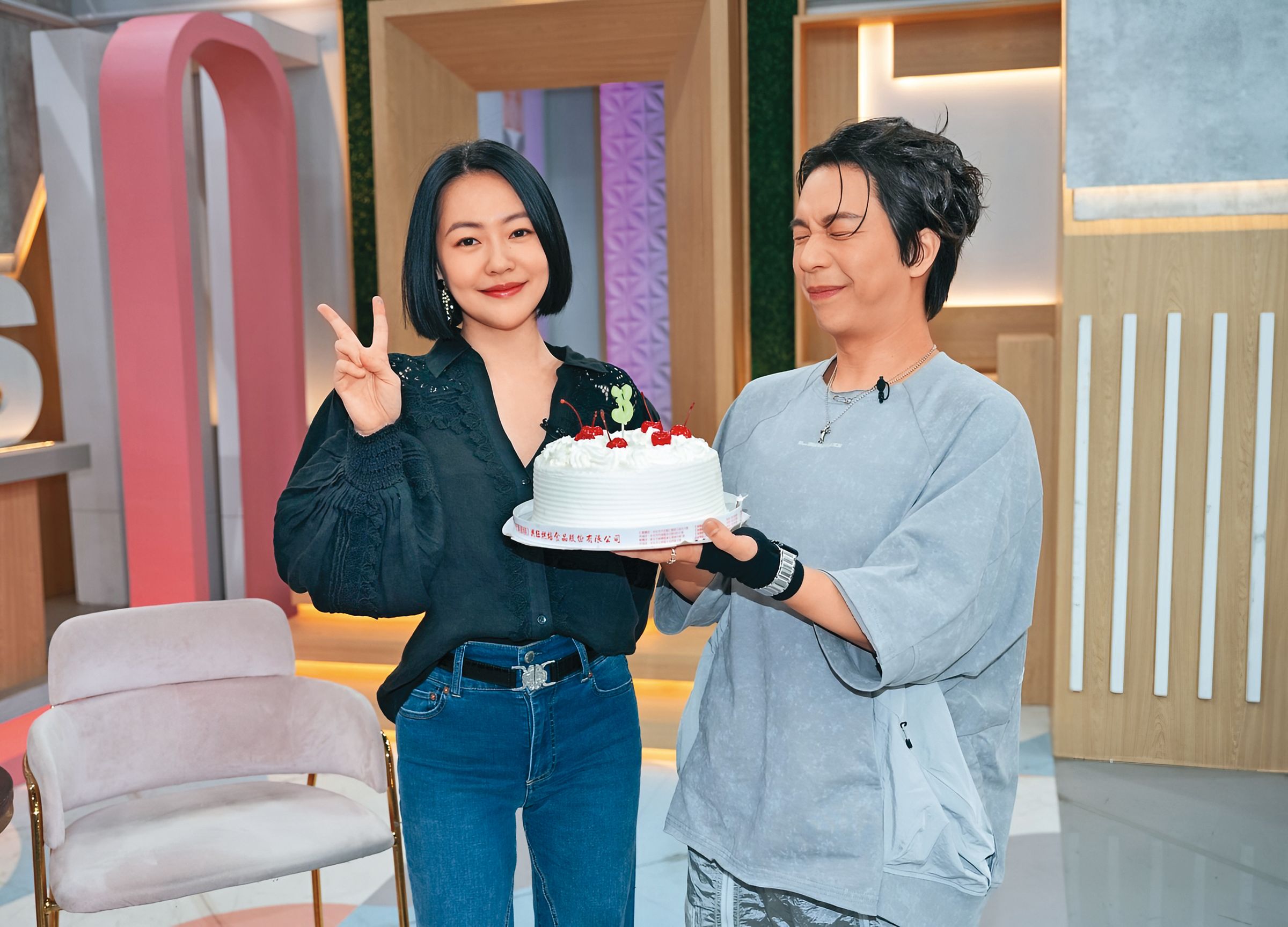 小S(左)因大S逝世悲痛過度,向《小姐不熙娣》節目告假半年。(翻攝自《小姐不熙娣》臉書)