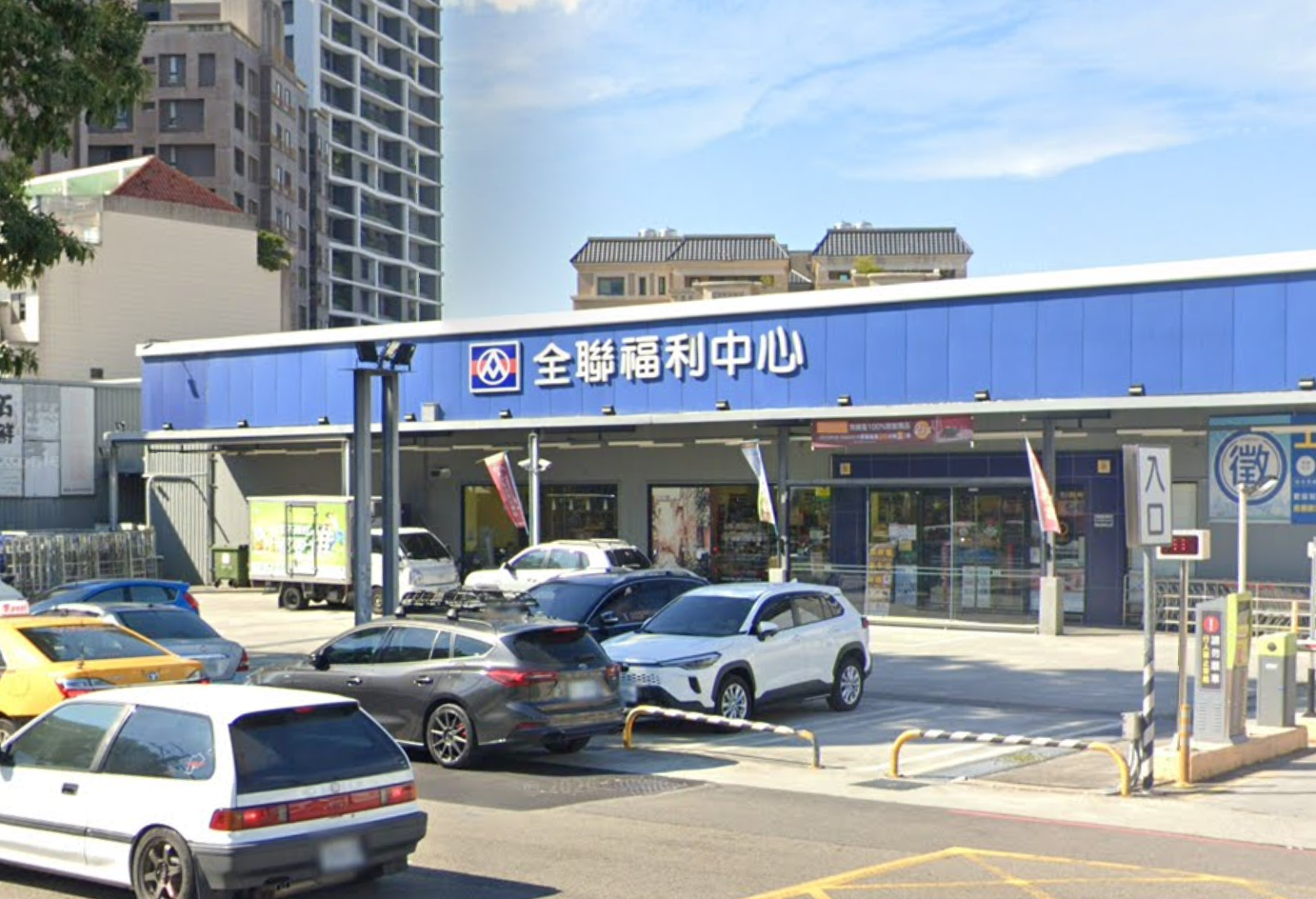 台中北屯區軍功路全聯,昨天傳出有男子持釘槍恐嚇事件。(翻攝自Google Maps)