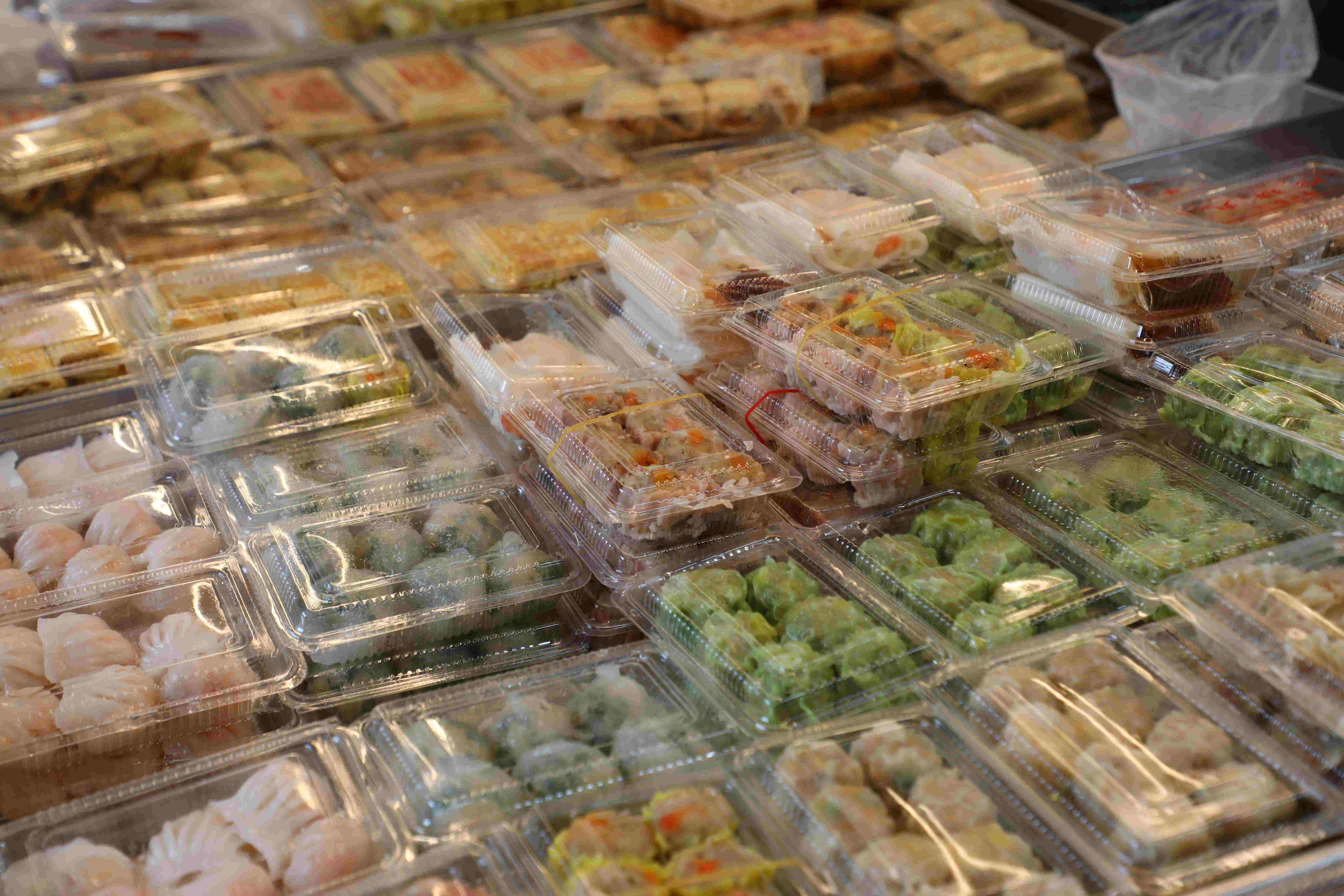 東門興記的熟食品項超級多，任君選擇。