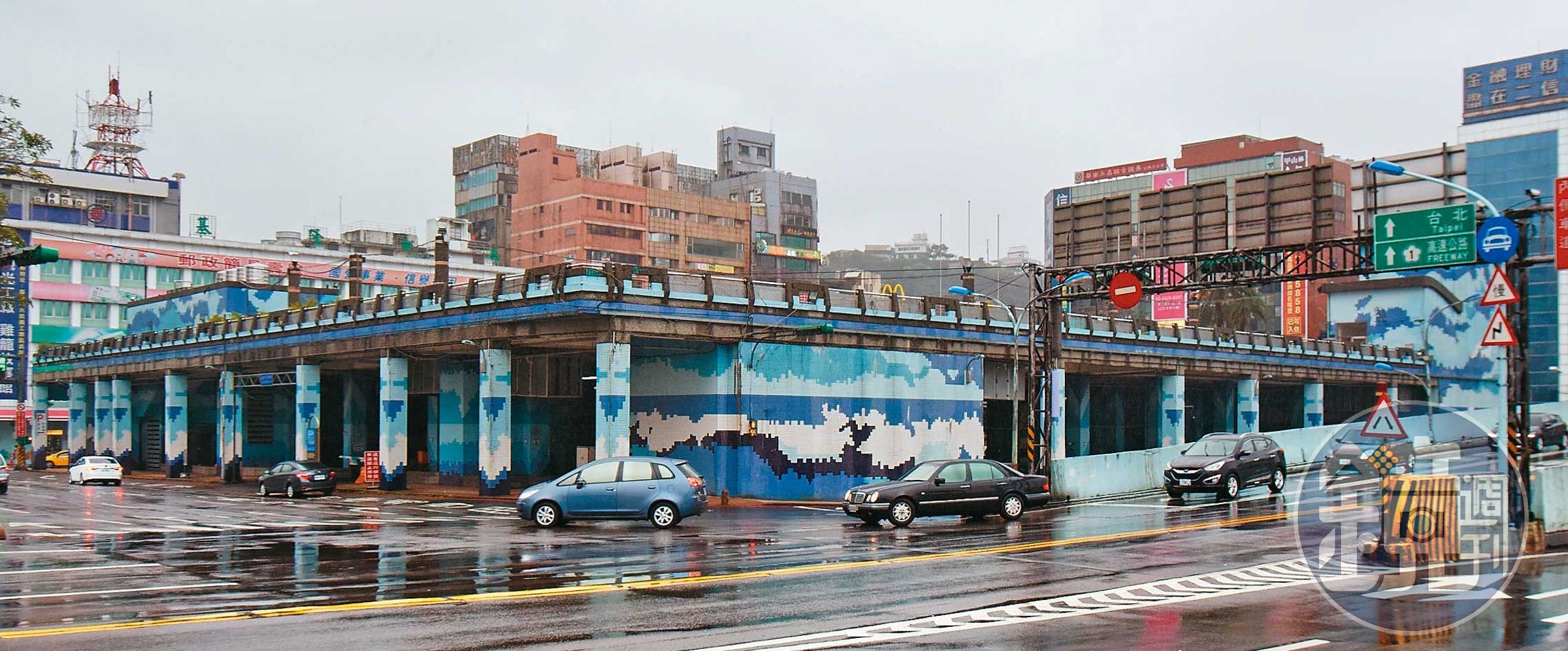 過去僅有一層樓高的東岸廣場利用率不高。（讀者提供）