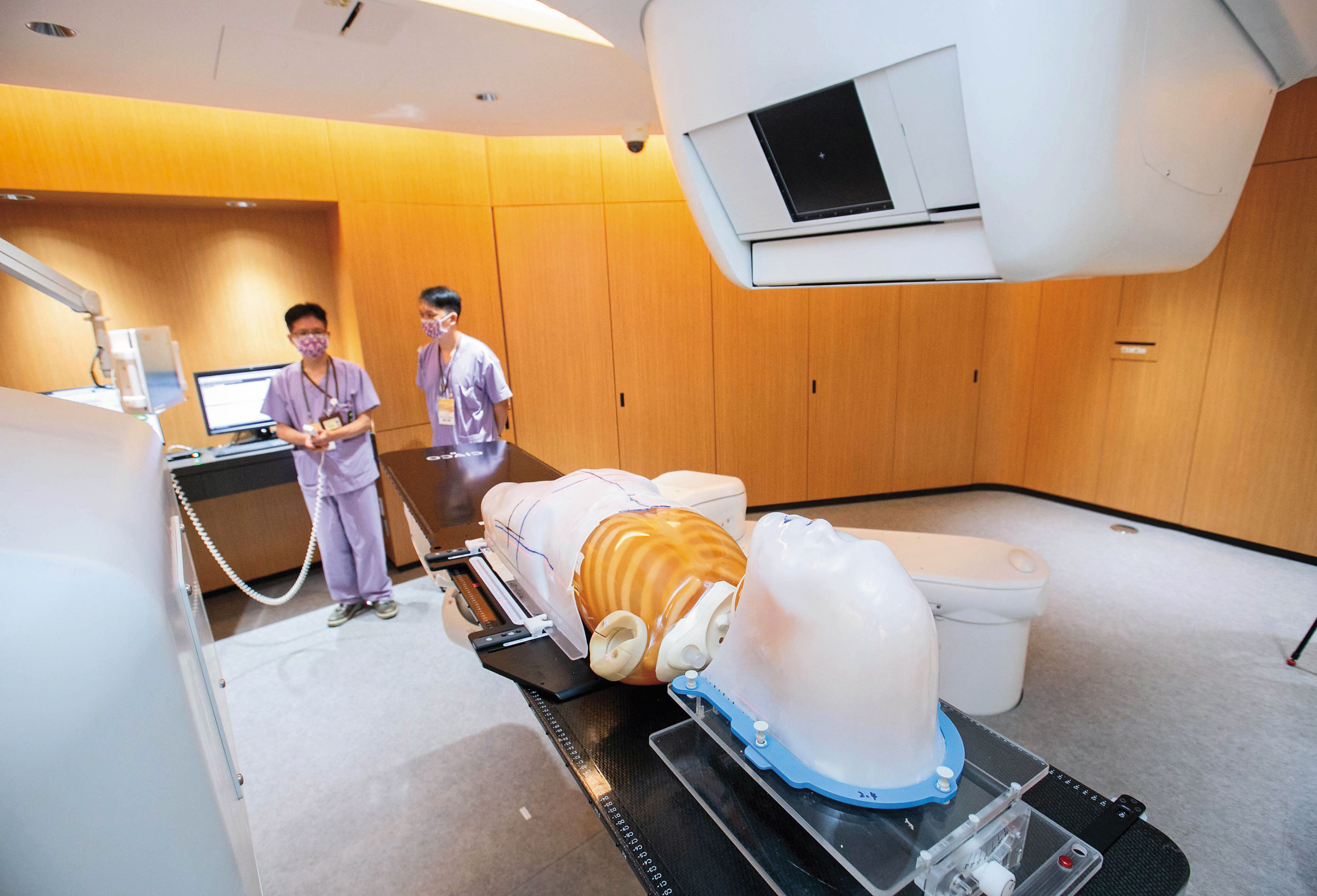 專家表示，病房費用高漲、住院天數卻縮短，應提高「手術定額給付」。