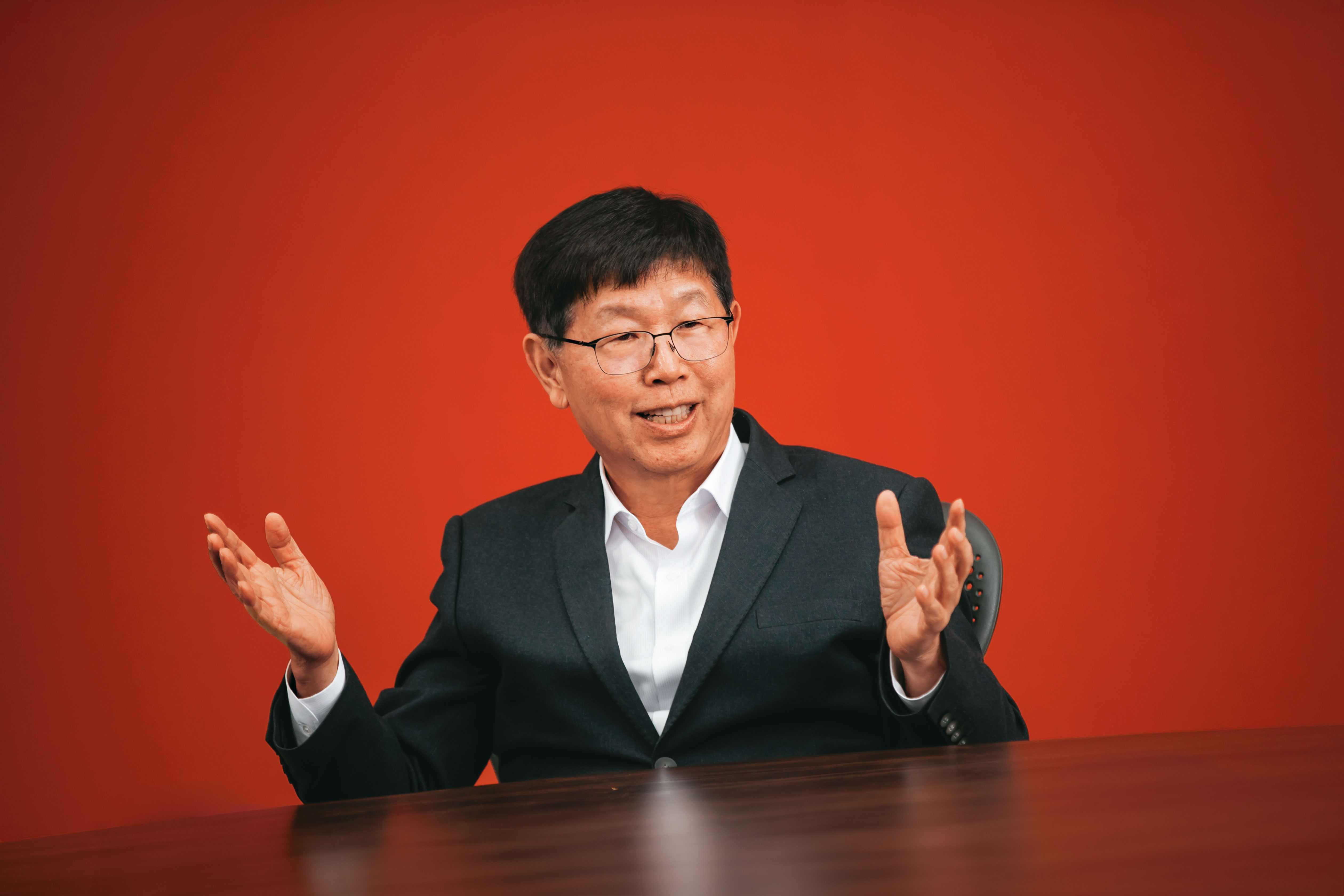 鴻海董事長劉揚偉接受本刊專訪，暢談未來公司發展藍圖，除了蘋果之外，AI伺服器已成第二隻腳，下一步則要做大電動車。